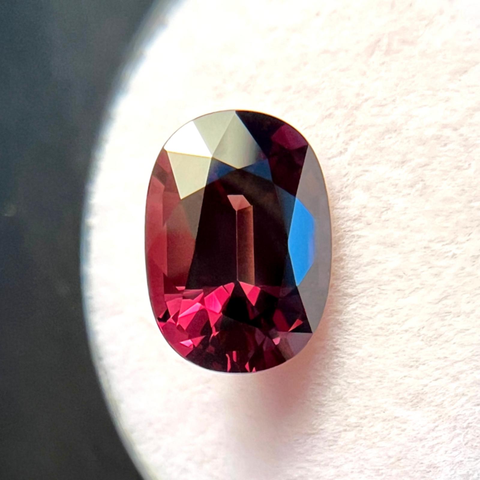 Raro granate de cambio de color certificado por la GIA de 4,10 ct Espessartina piropo oval natural en venta 4