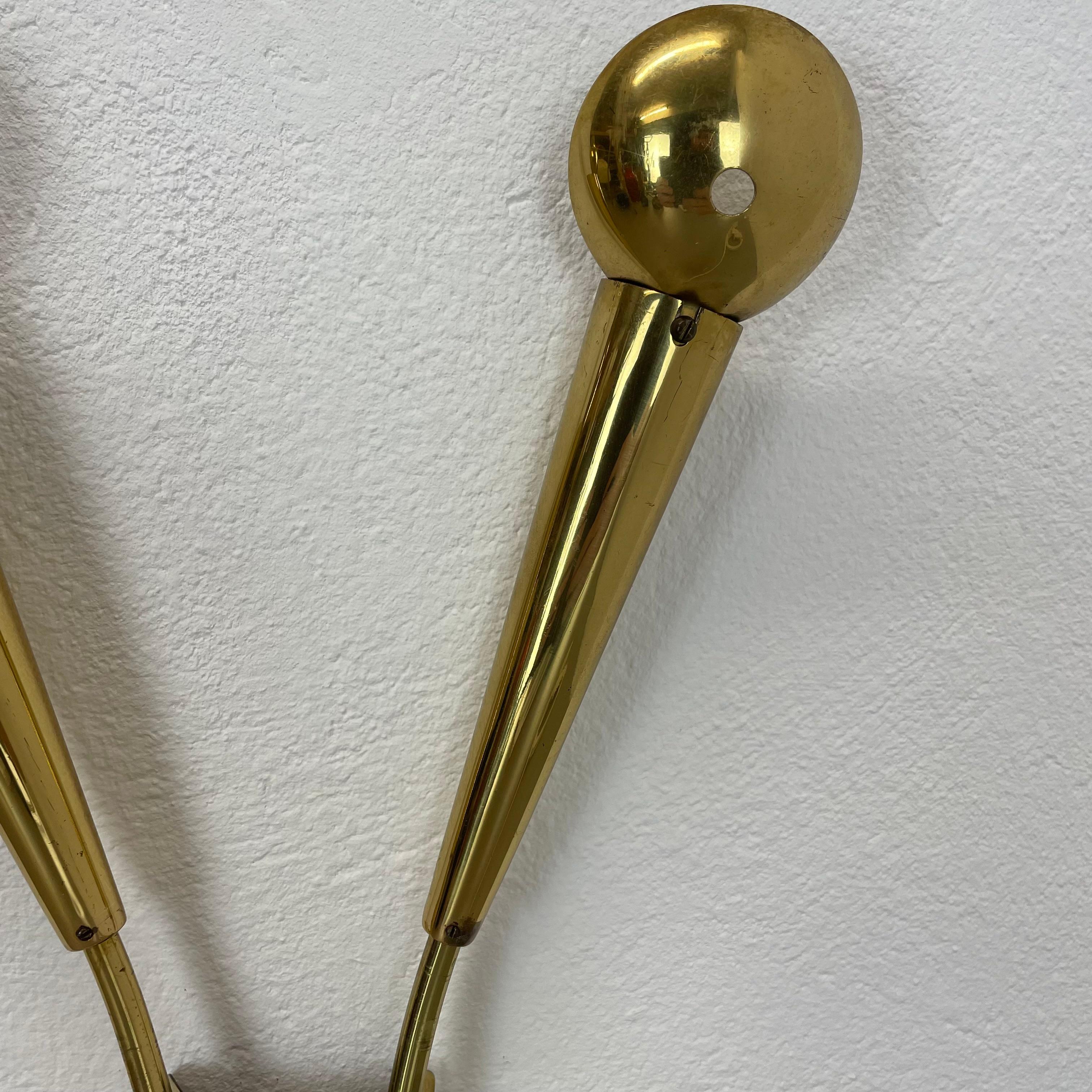 rare 41cm Brass Stilnovo Style Theatre Wall Sconce Light, Italy 1950s In Good Condition For Sale In Kirchlengern, DE
