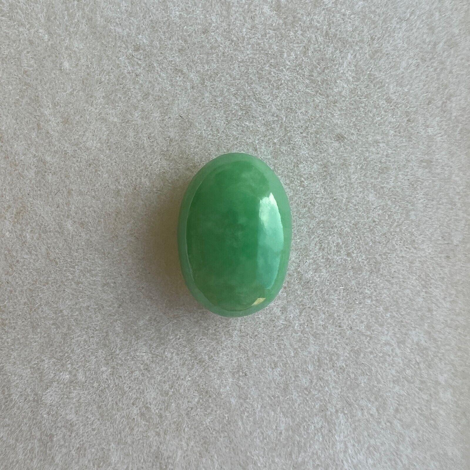 Rare 4.21ct IGI Certified Green Jadeite Jade ‘A’ Grade Oval Cabochon Loose Gem In New Condition For Sale In Birmingham, GB
