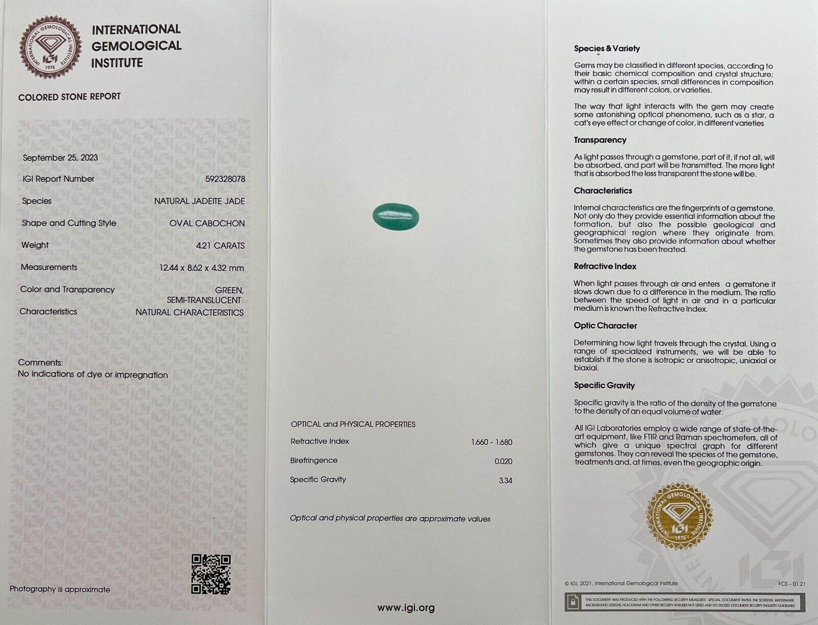 Rare 4.21ct IGI Certified Green Jadeite Jade 'A' Grade Oval Cabochon Loose Gem en vente 1