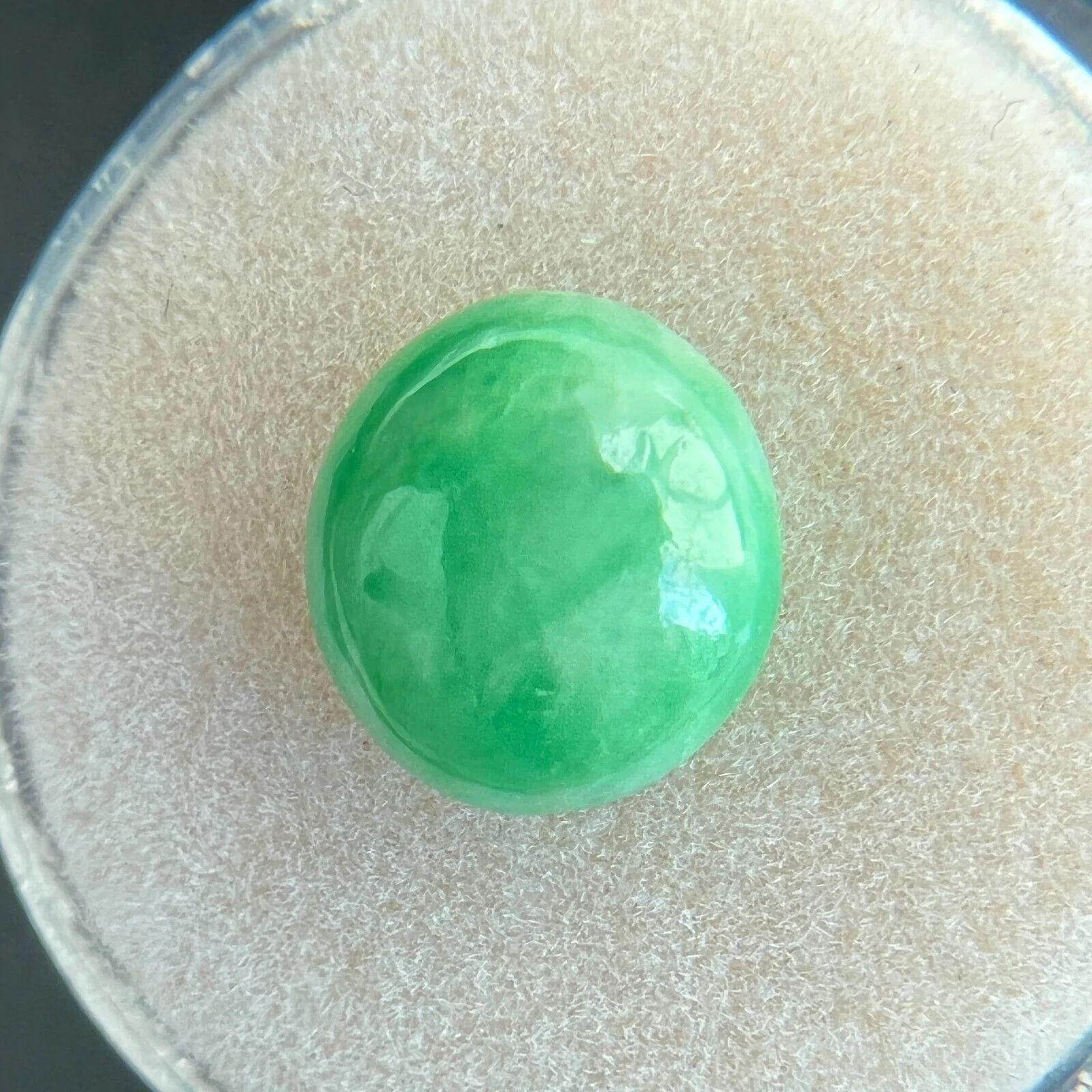 Rare 4.28ct IGI Certified Green Jadeite Jade ‘A’ Grade Oval Cabochon Loose Gem In New Condition For Sale In Birmingham, GB