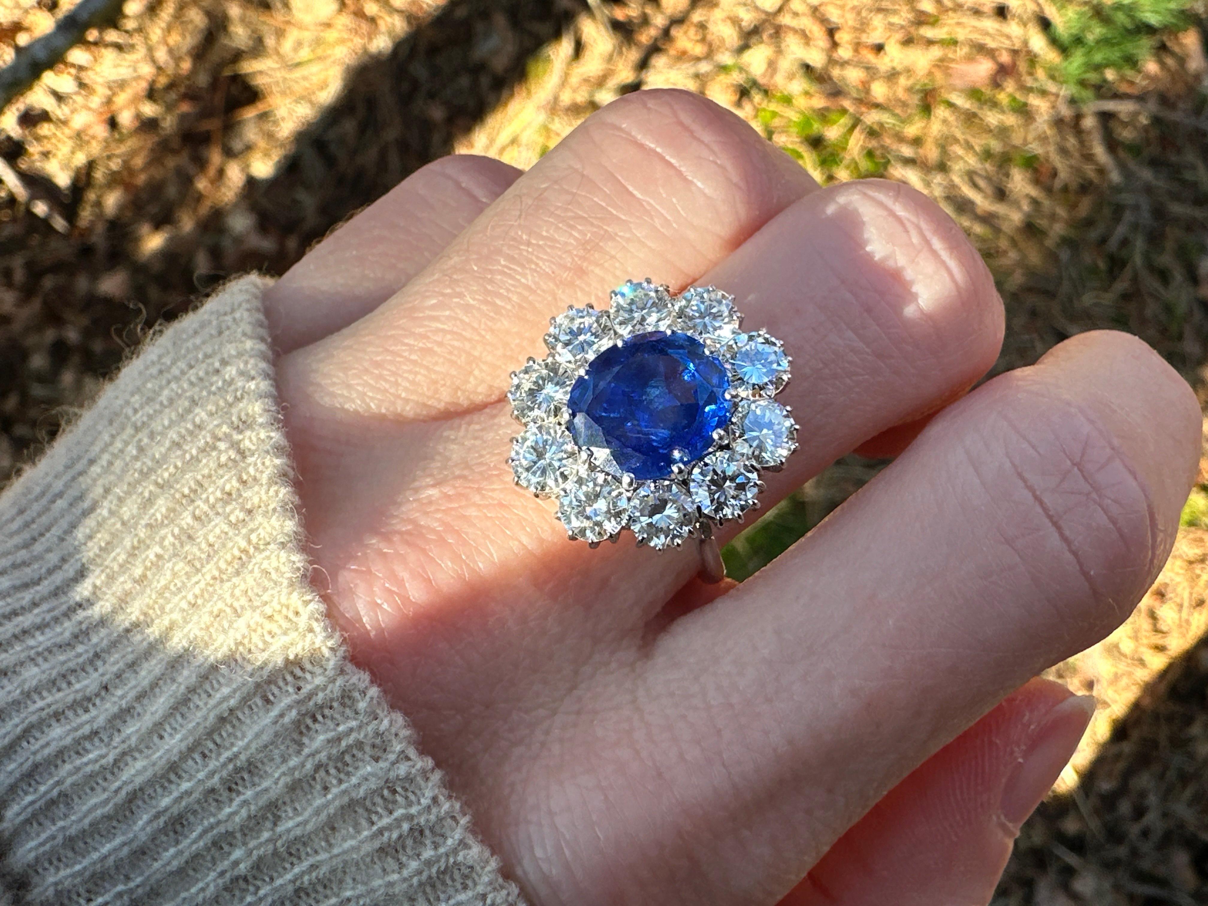 Rare 4.2ct GRS ‘Royal Blue’ Unheated Sri Lankan Sapphire & 3ctw Diamond Ring In Good Condition In Sandnes, NO