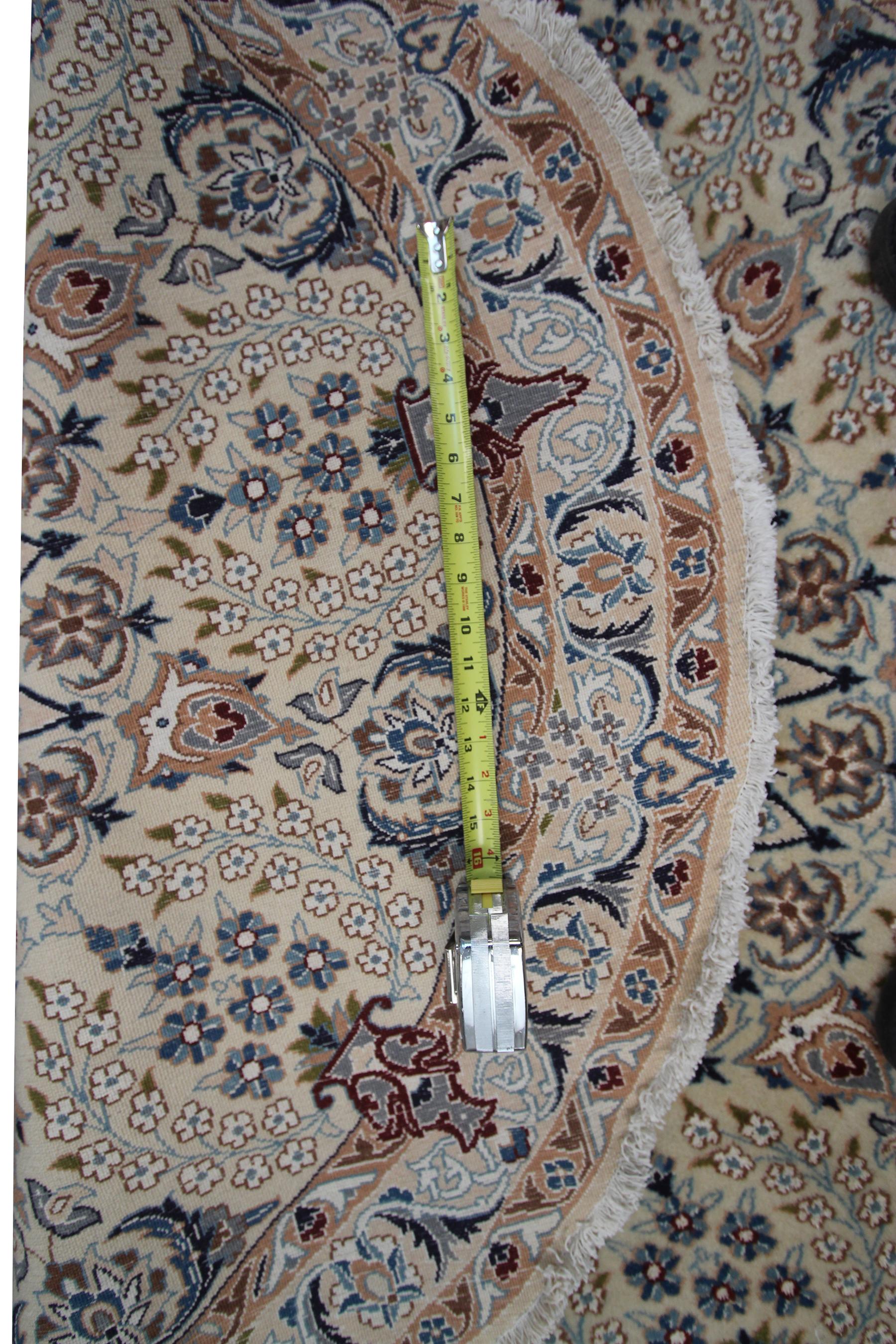 Rare 5' Round Nain Rug Beautiful Wool & Silk Handmade Persian Rug For Sale 5
