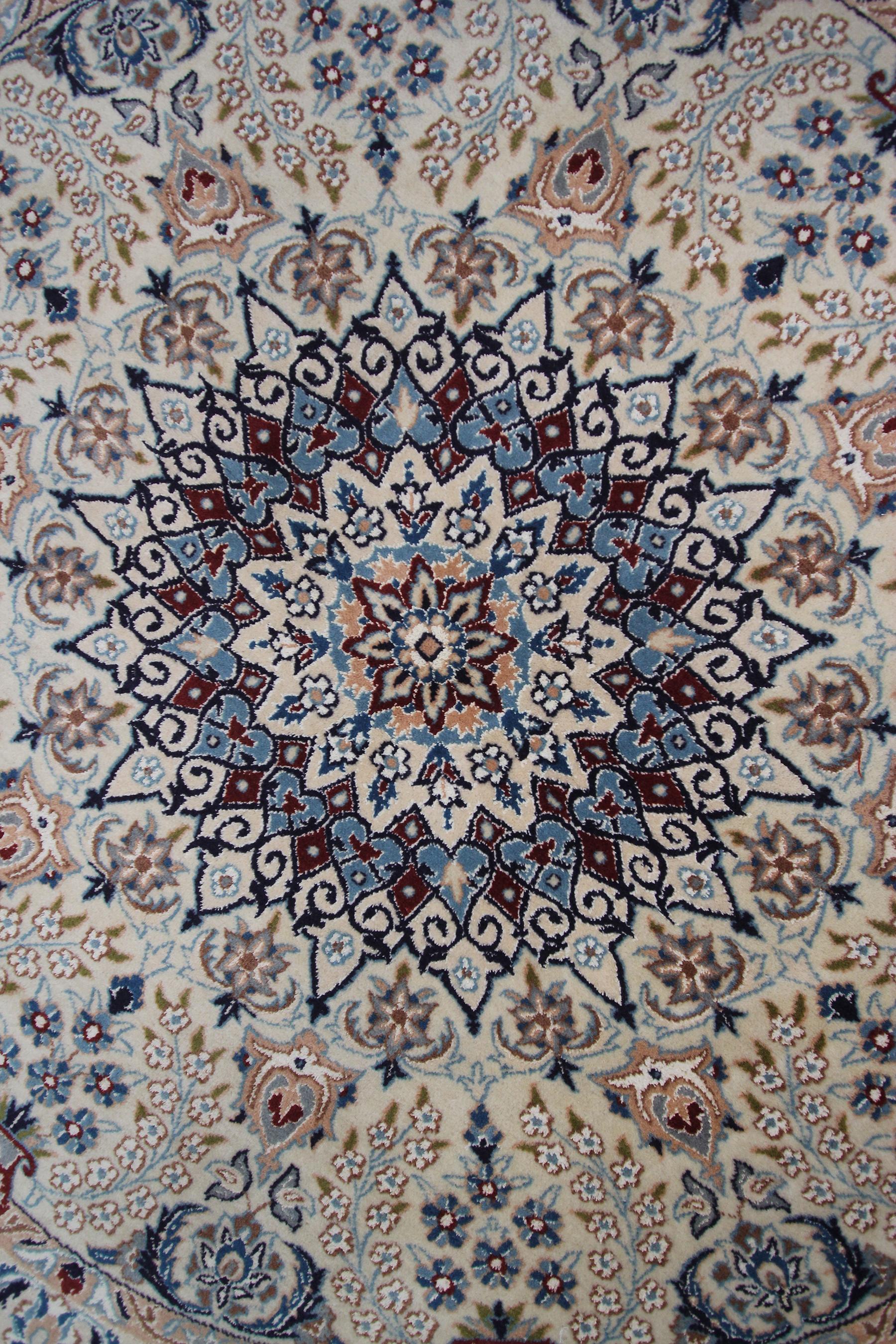 Rare 5' Round Nain Rug Beautiful Wool & Silk Handmade Persian Rug For Sale 2