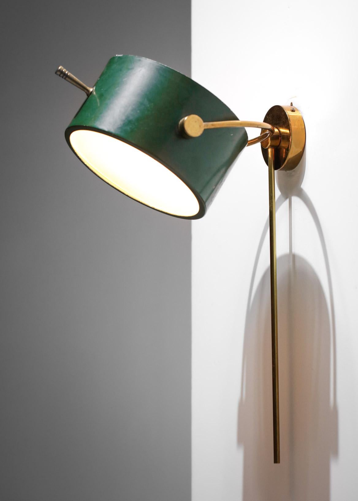 French wall lamp from the 50's edited by Lunel. Very original by its shape, this wall lamp is in solid brass and the lampshade in dark green lacquered metal (original paint) with a central frosted glass. Very nice vintage condition, please note