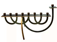 Rara Menorah minimalista de latón verdigris de los años 50 Mid Century Modern Israel