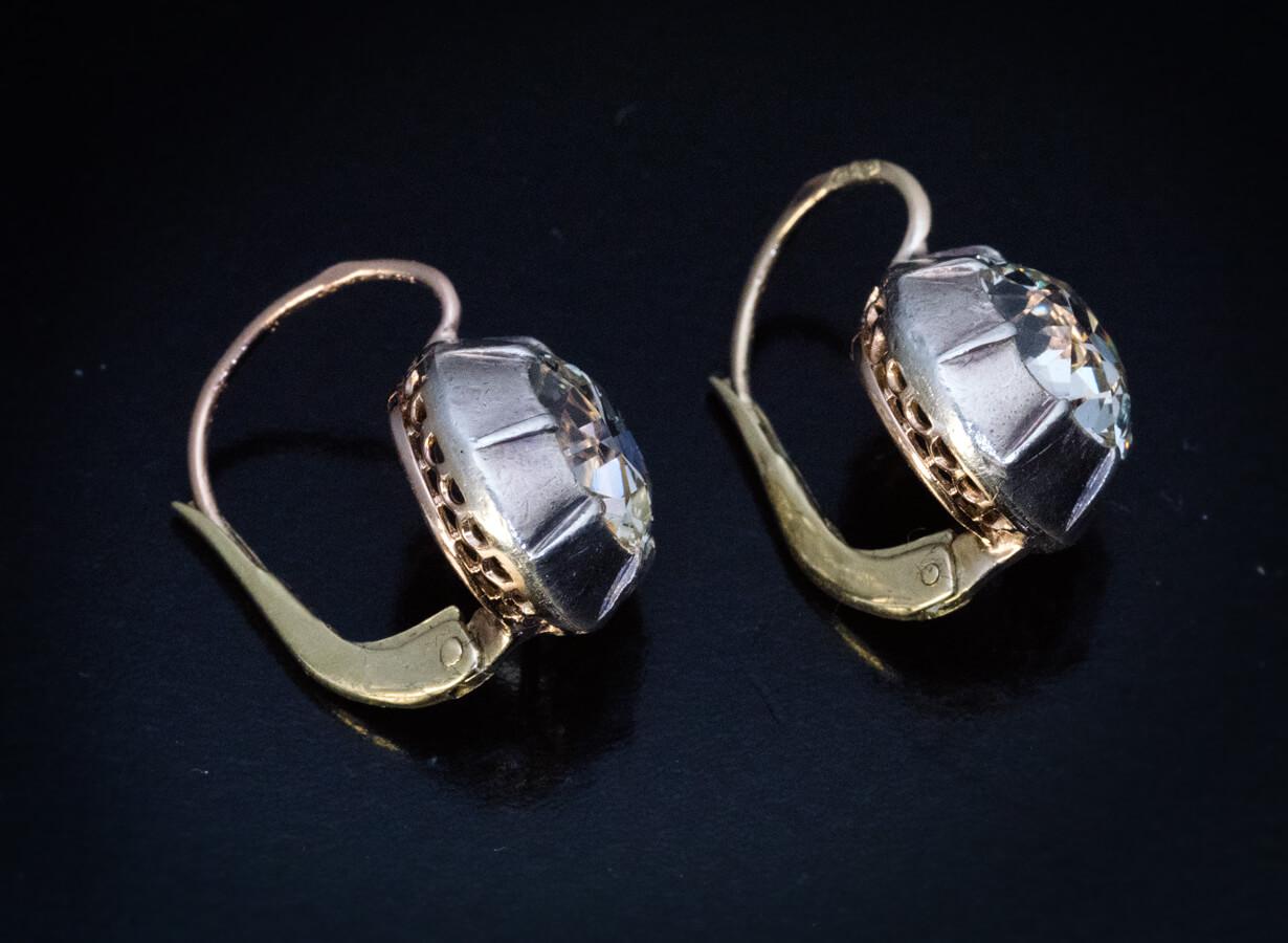 Seltene antike Solitär-Ohrringe mit 5,47 Karat Diamant im alteuropäischen Schliff (Viktorianisch) im Angebot