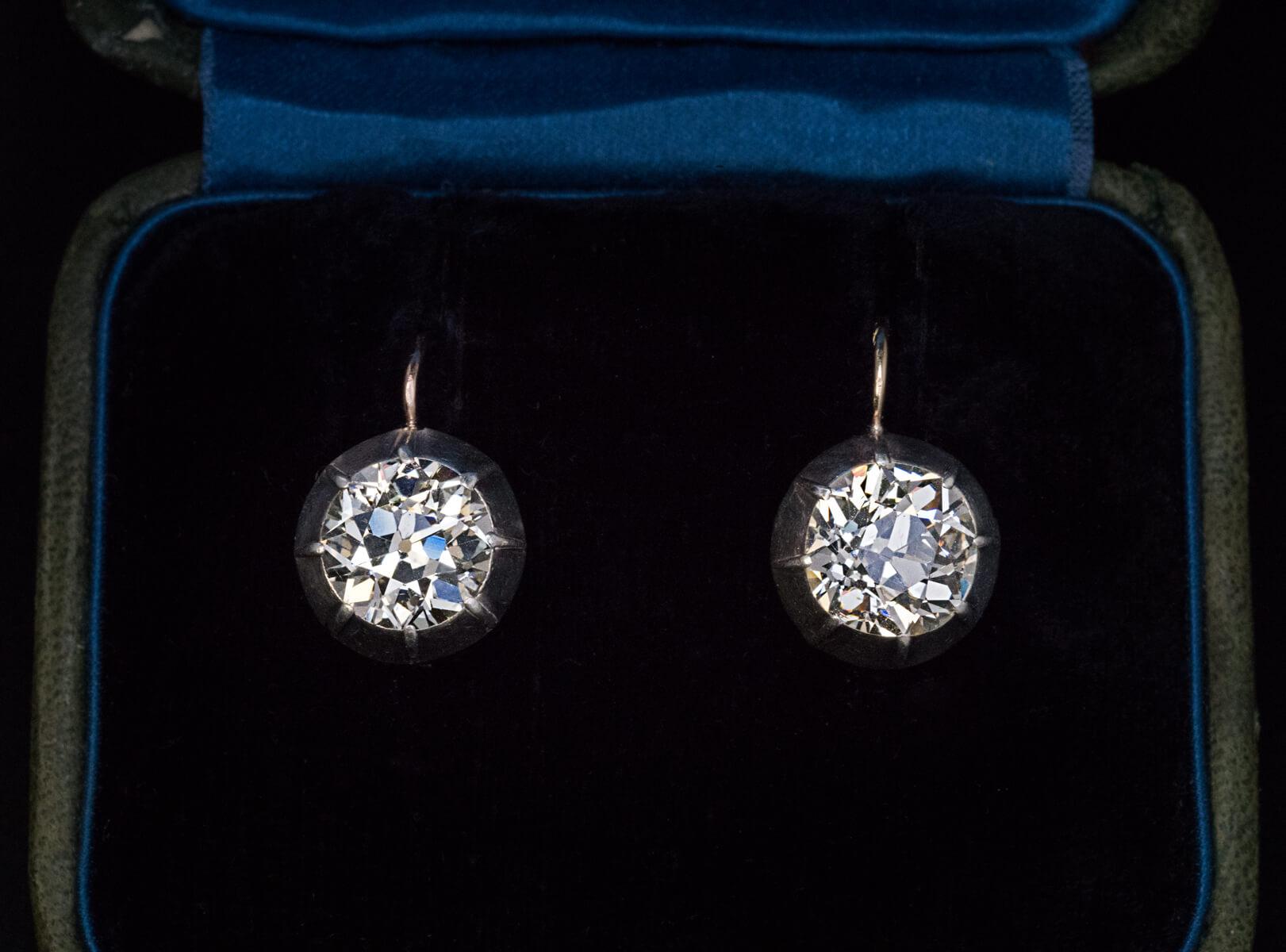 Seltene antike Solitär-Ohrringe mit 5,47 Karat Diamant im alteuropäischen Schliff (Alteuropäischer Schliff) im Angebot