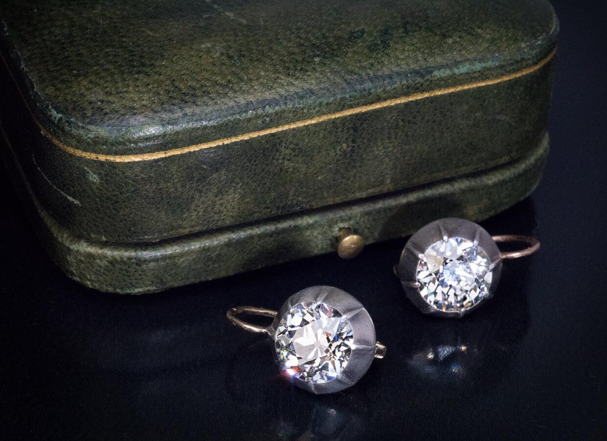 Seltene antike Solitär-Ohrringe mit 5,47 Karat Diamant im alteuropäischen Schliff im Zustand „Hervorragend“ im Angebot in Chicago, IL