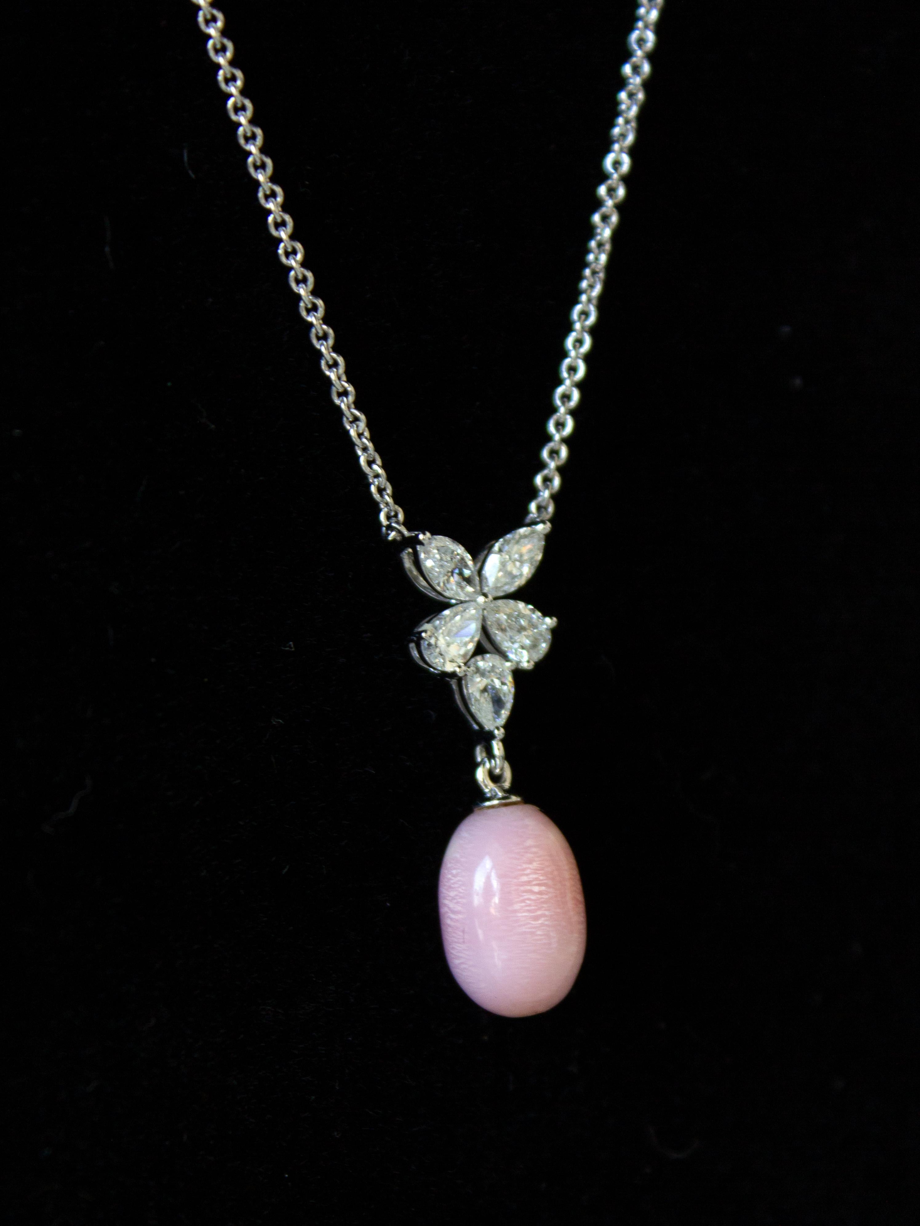 Rare 5.71ct GIA Certified Pink Conch Pearl Flame Diamonds White Gold Necklace In Excellent Condition For Sale In Jersey City, NJ