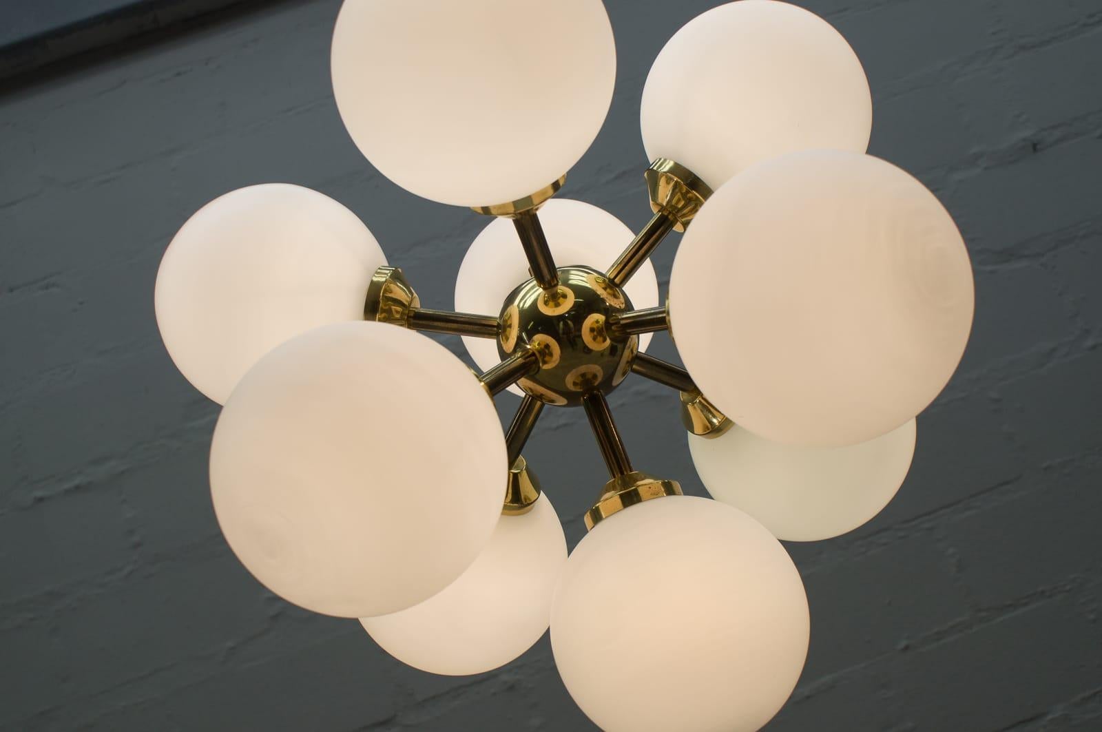 Rare 1960s Orbit or Ceiling Lamp with 9 Opaline Glasses In Good Condition For Sale In Nürnberg, Bayern