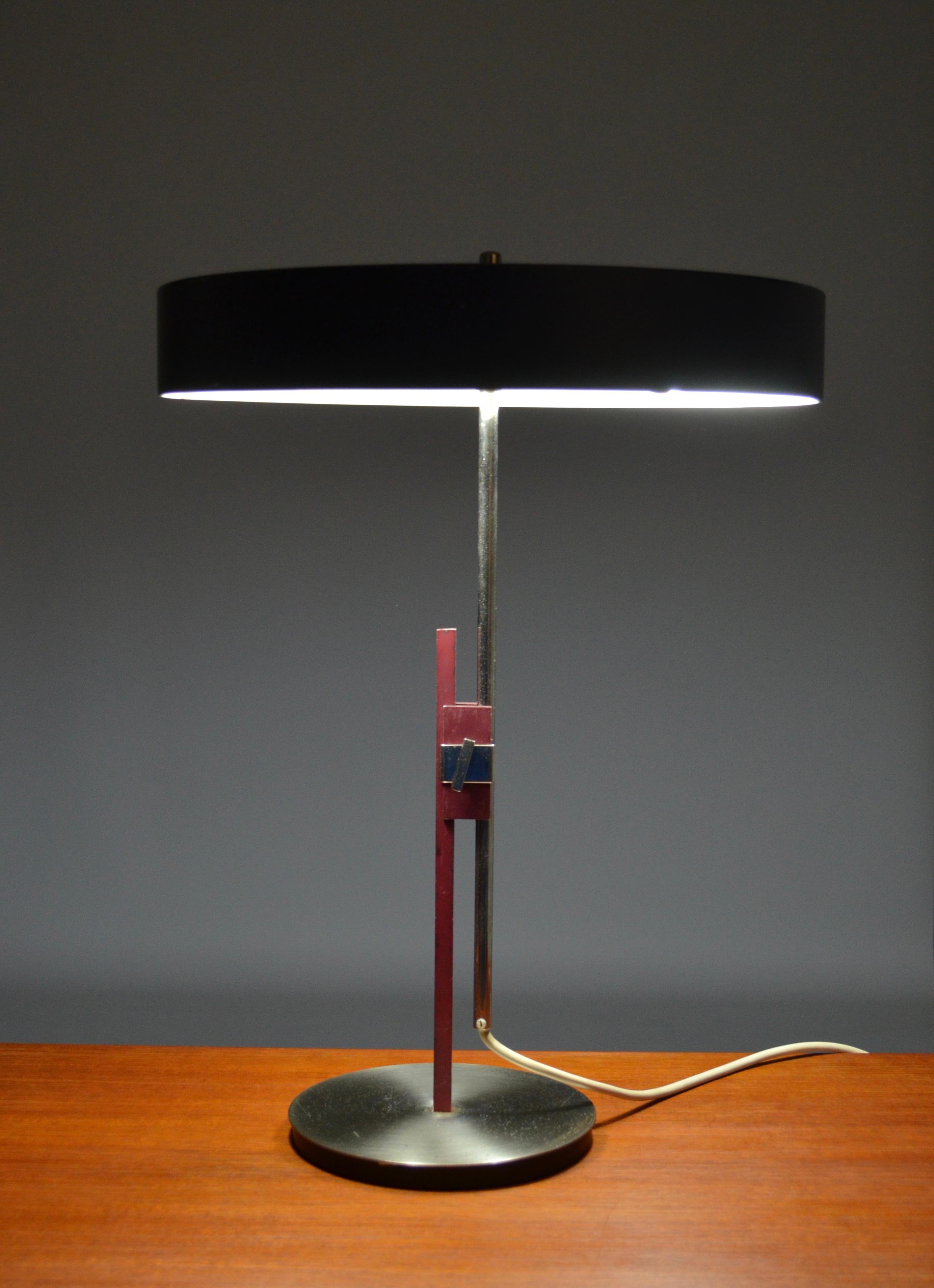 Métal Rare lampe de table modèle 6886, Kaiser, Allemagne, années 1960 en vente