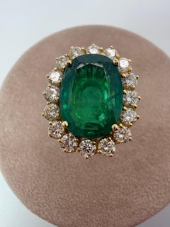 RARE 6ct Emerald Diamond ring 18KT gold