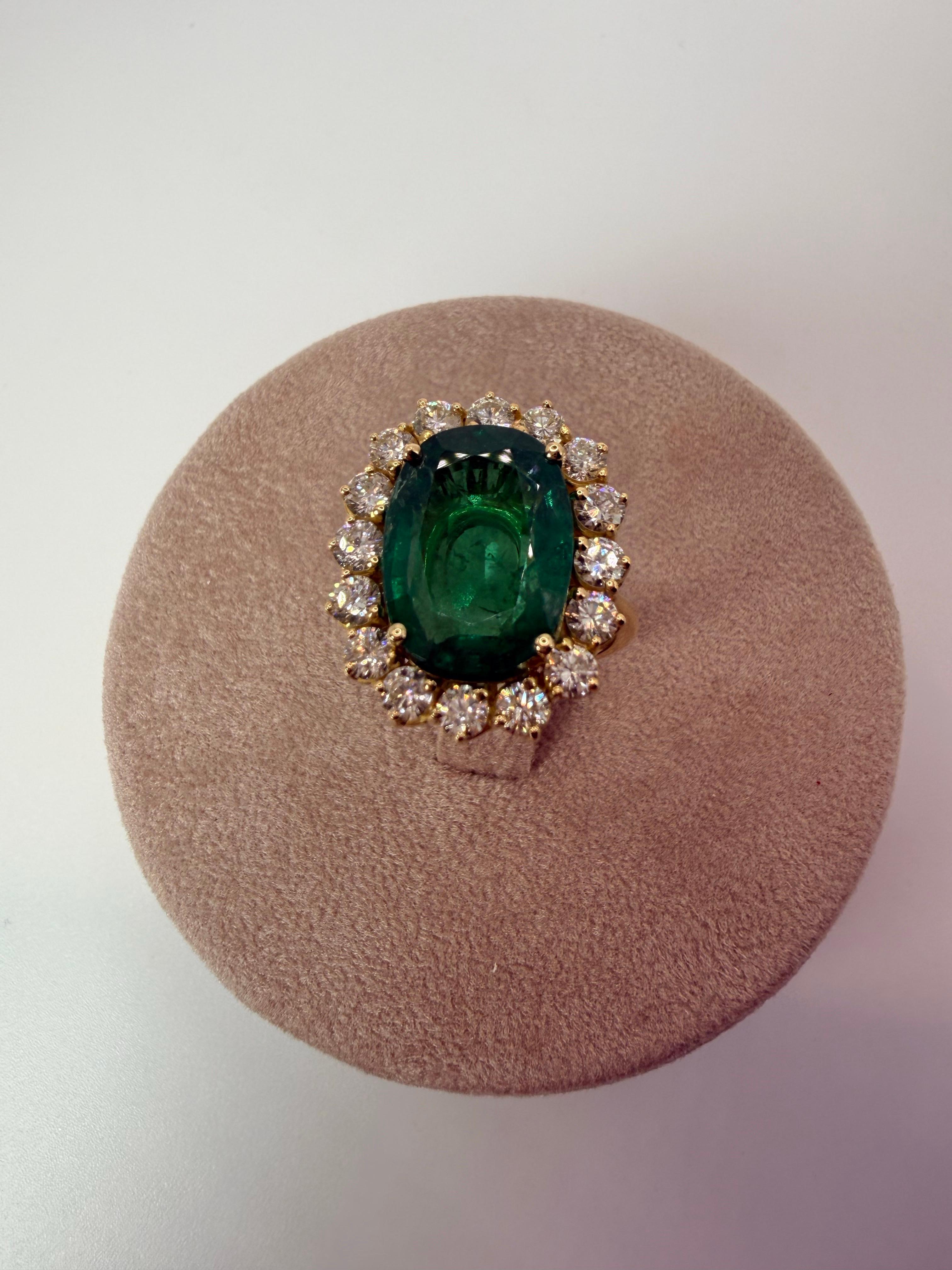 RARO anillo de diamantes esmeralda de 6 ct oro de 18 quilates Corte oval en venta