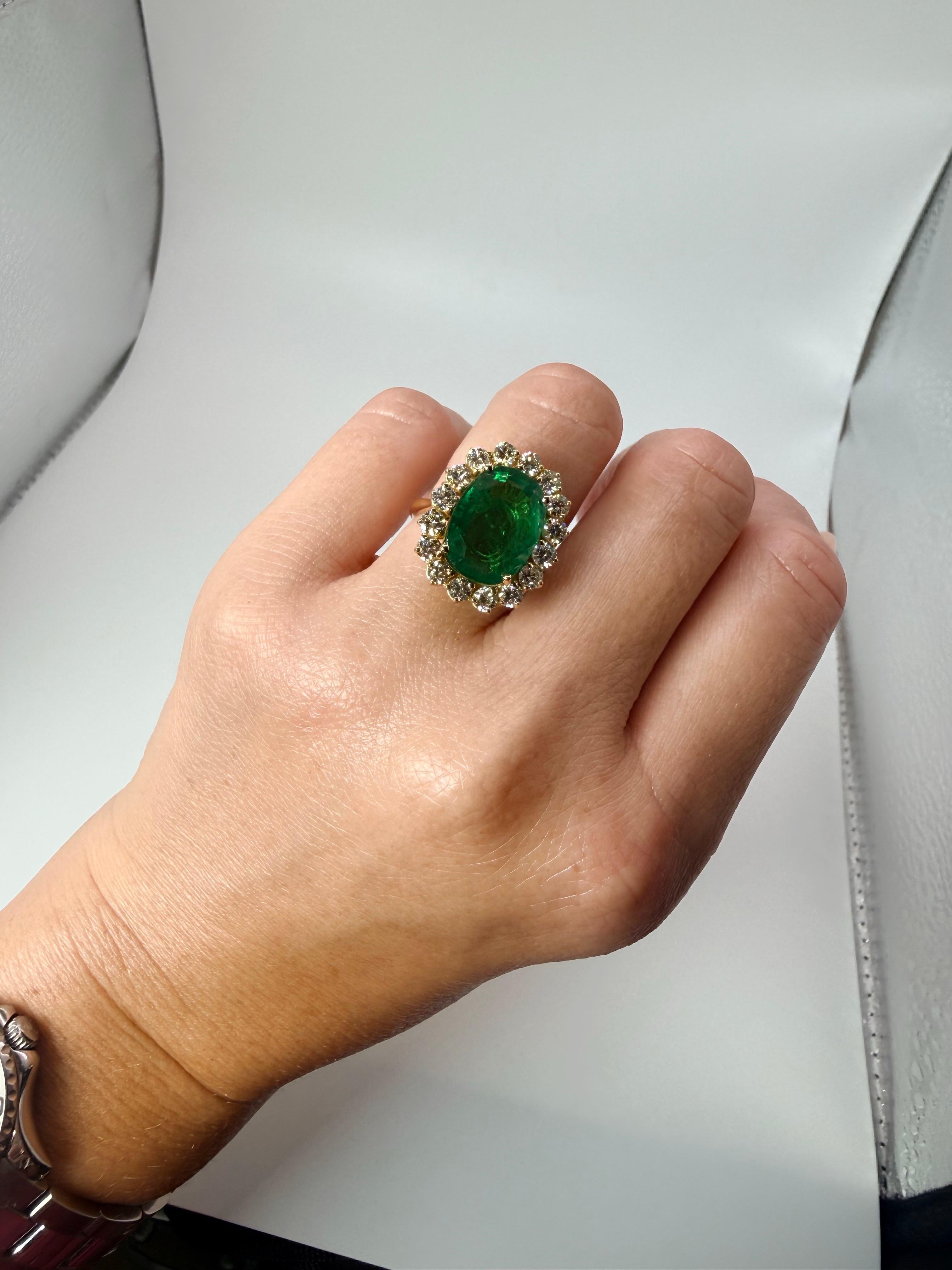RARO anillo de diamantes esmeralda de 6 ct oro de 18 quilates en venta 1