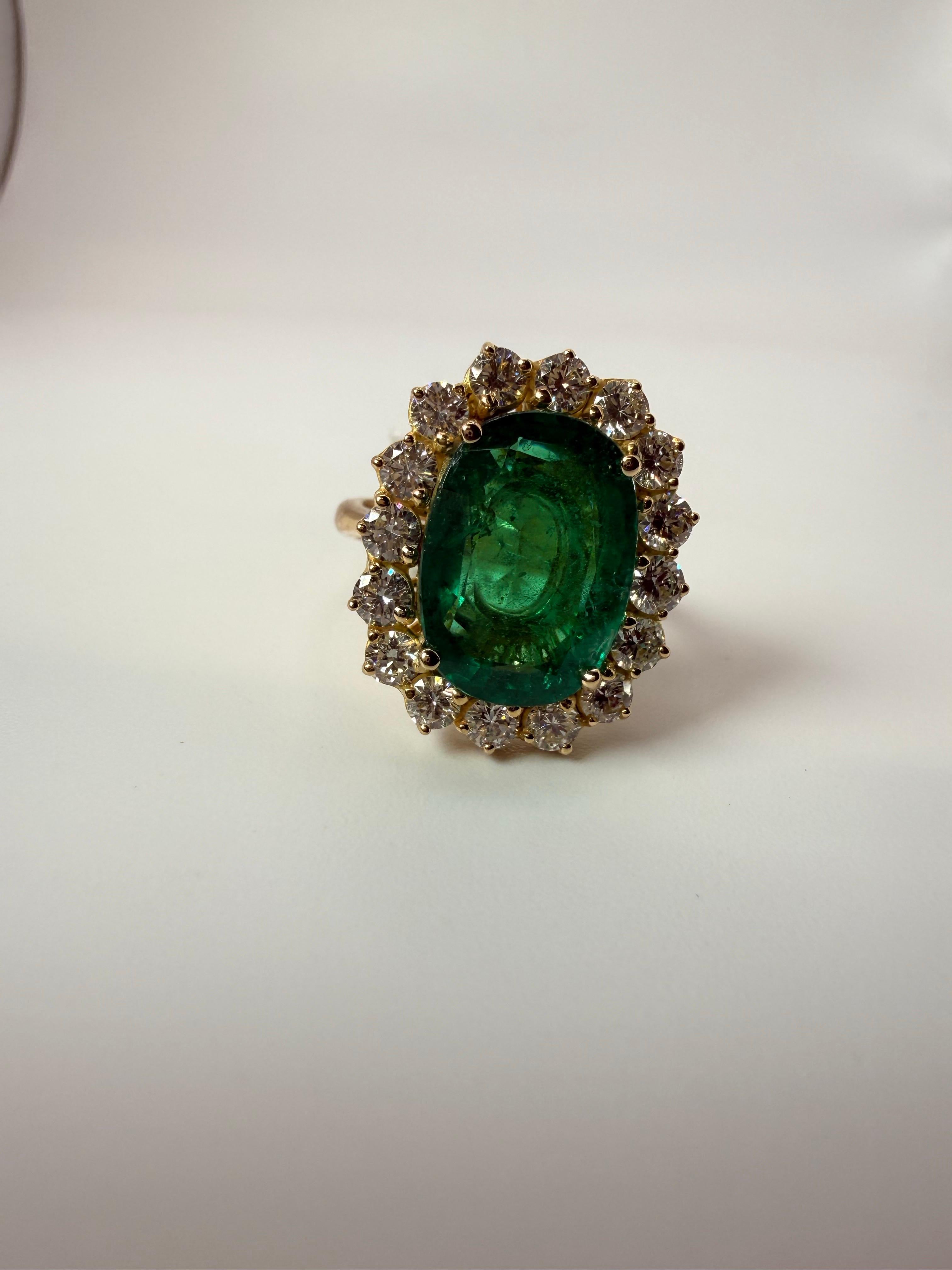 RARO anillo de diamantes esmeralda de 6 ct oro de 18 quilates en venta 3