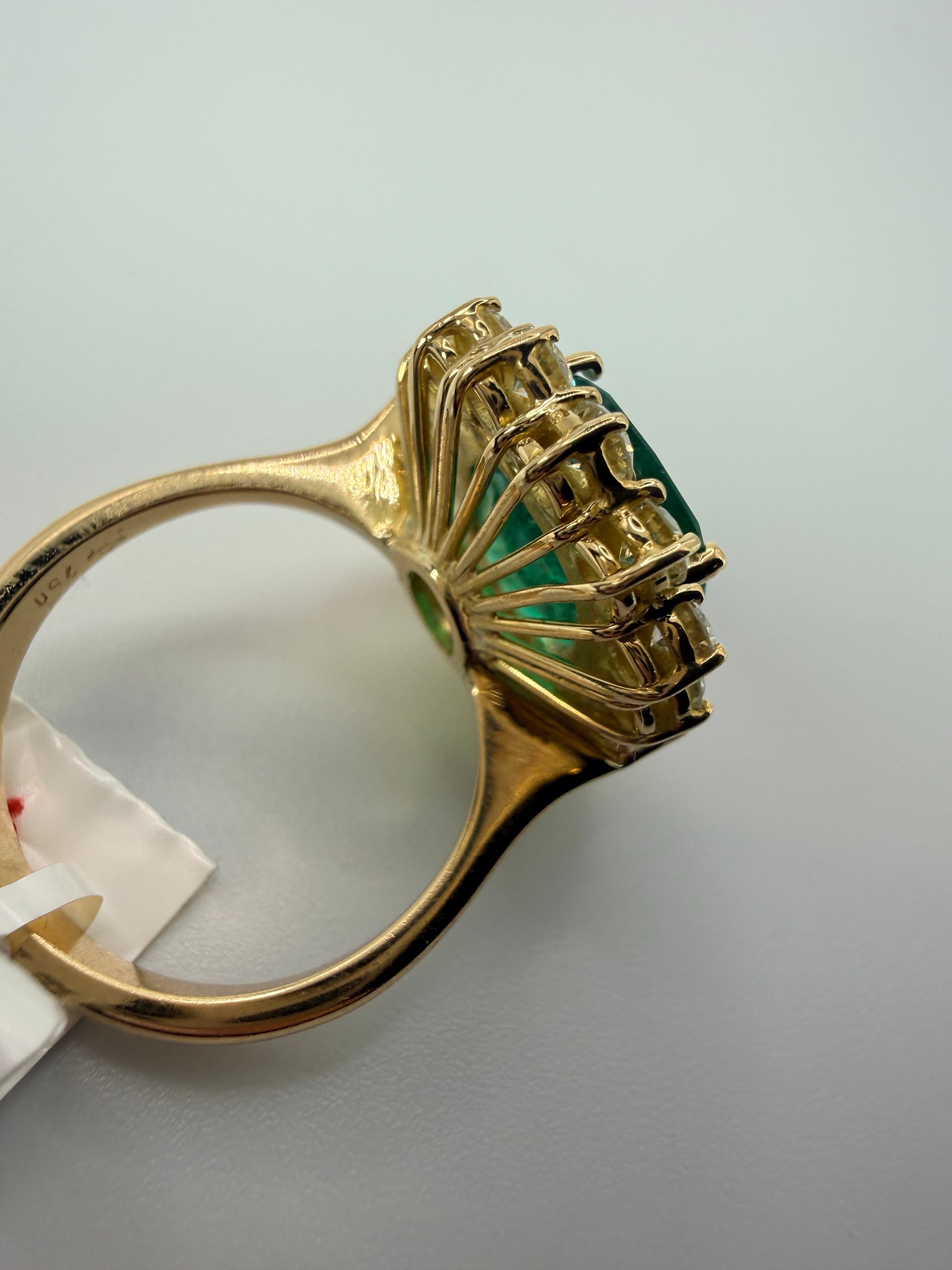 RARO anillo de diamantes esmeralda de 6 ct oro de 18 quilates en venta 4