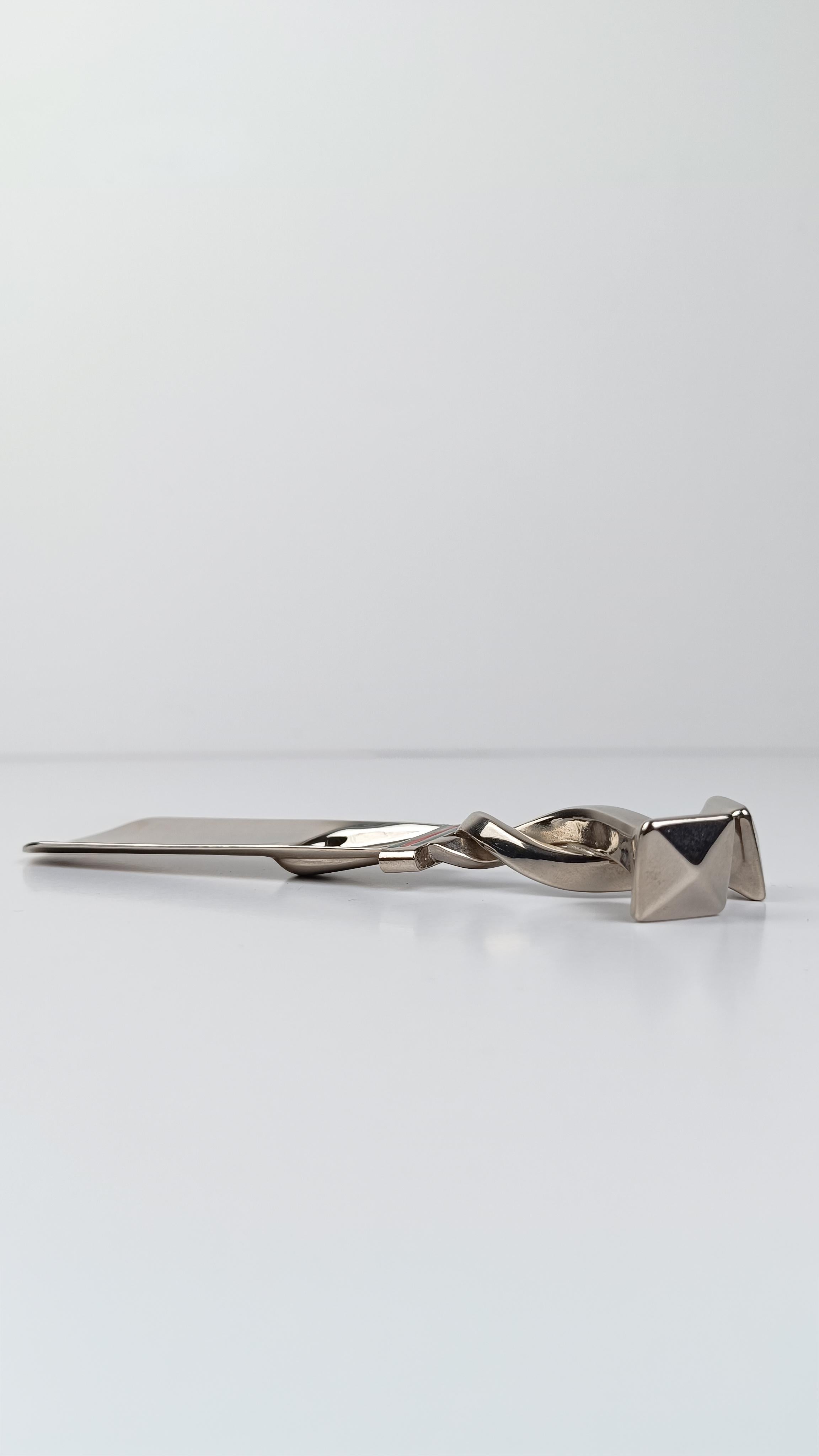 Raro calzascarpe Gucci degli anni '70 in metallo placcato argento e strisce di smalto rosso e verde in vendita 2