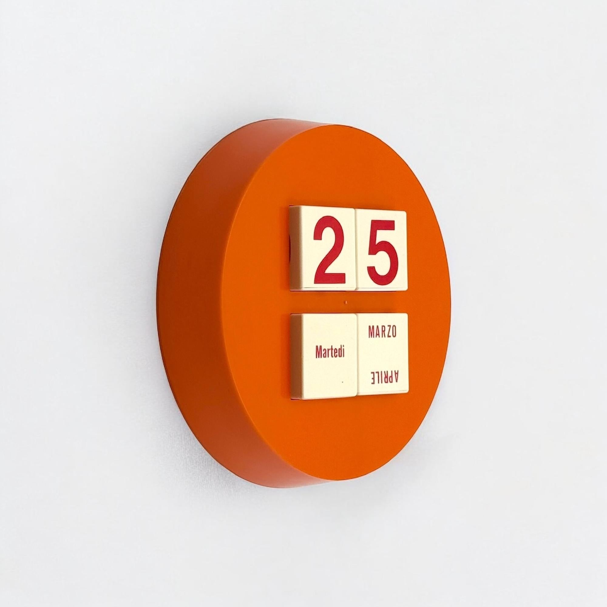 Italiano Raro calendario perpetuo dell'era spaziale degli anni '70 - Design Vintage arancione da collezione