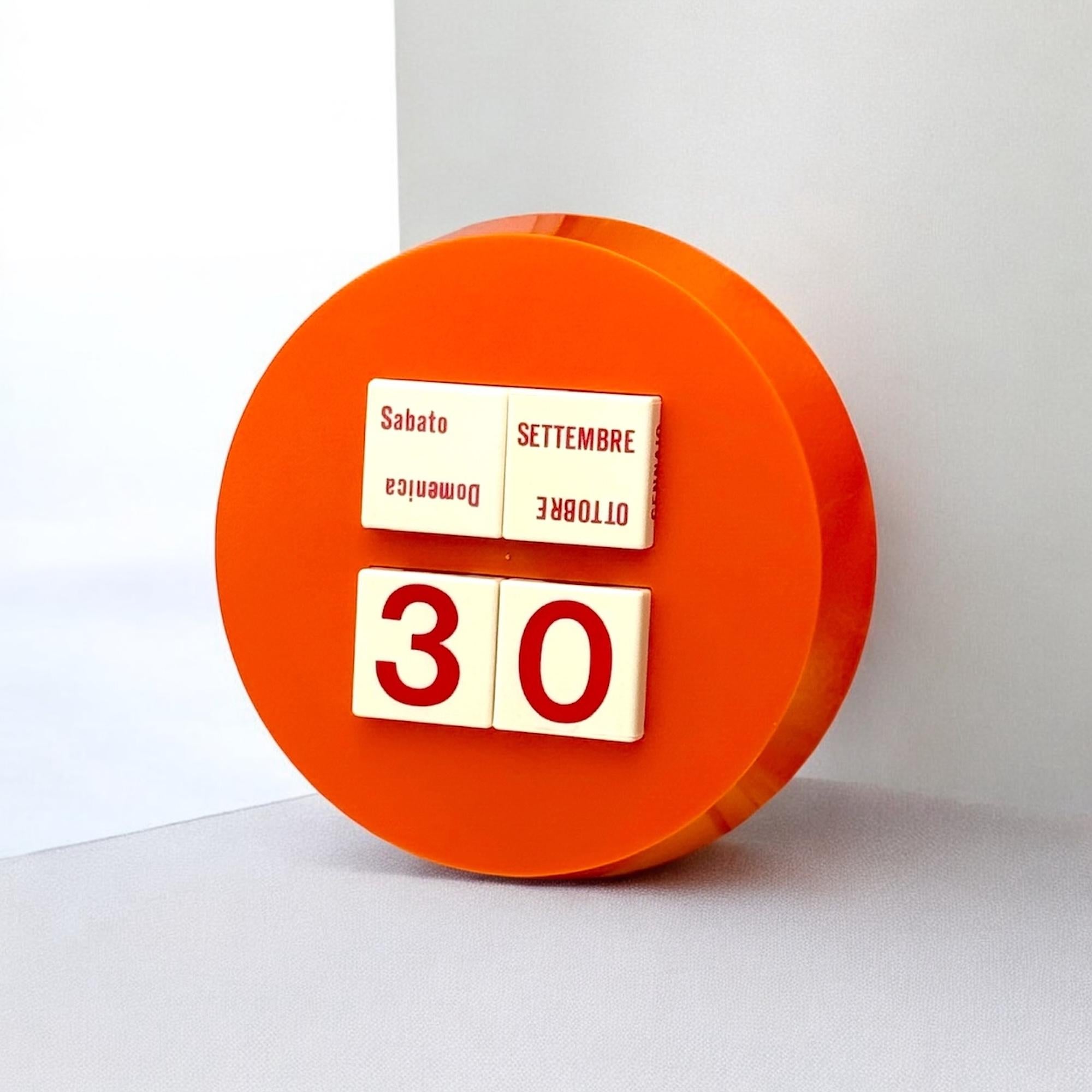 Fine XX secolo Raro calendario perpetuo dell'era spaziale degli anni '70 - Design Vintage arancione da collezione