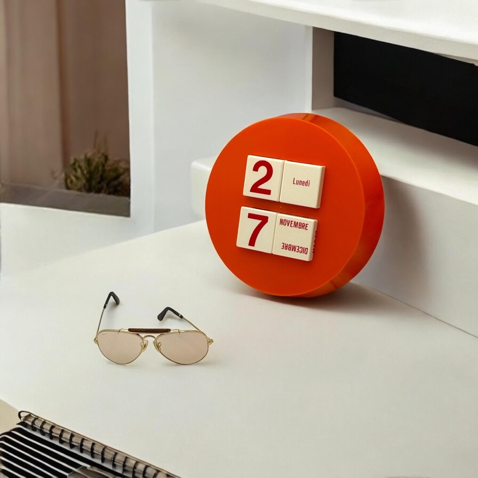 Plastica Raro calendario perpetuo dell'era spaziale degli anni '70 - Design Vintage arancione da collezione