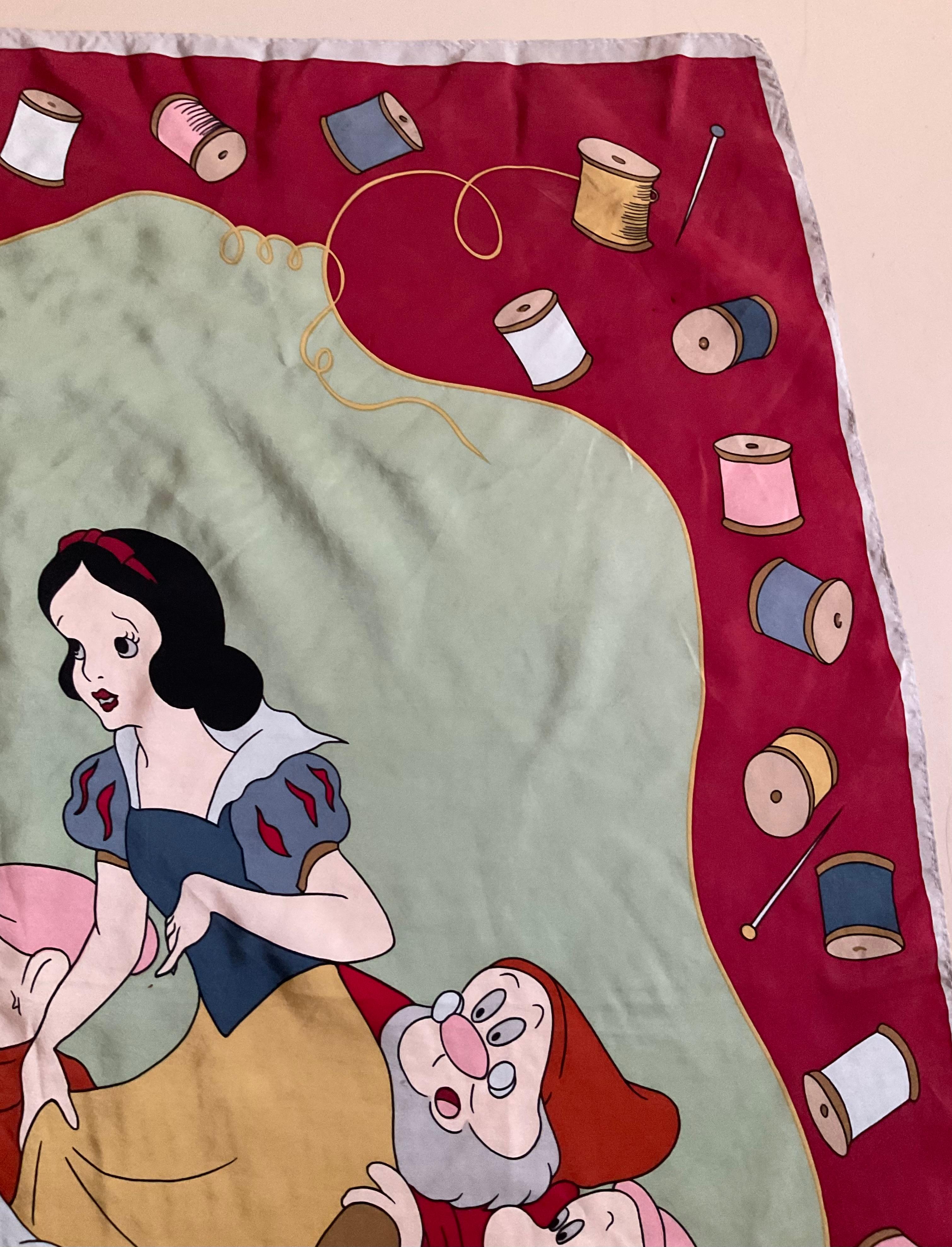 Grigio Rara sciarpa in seta anni '80 Donaldson Disney Snow White in vendita