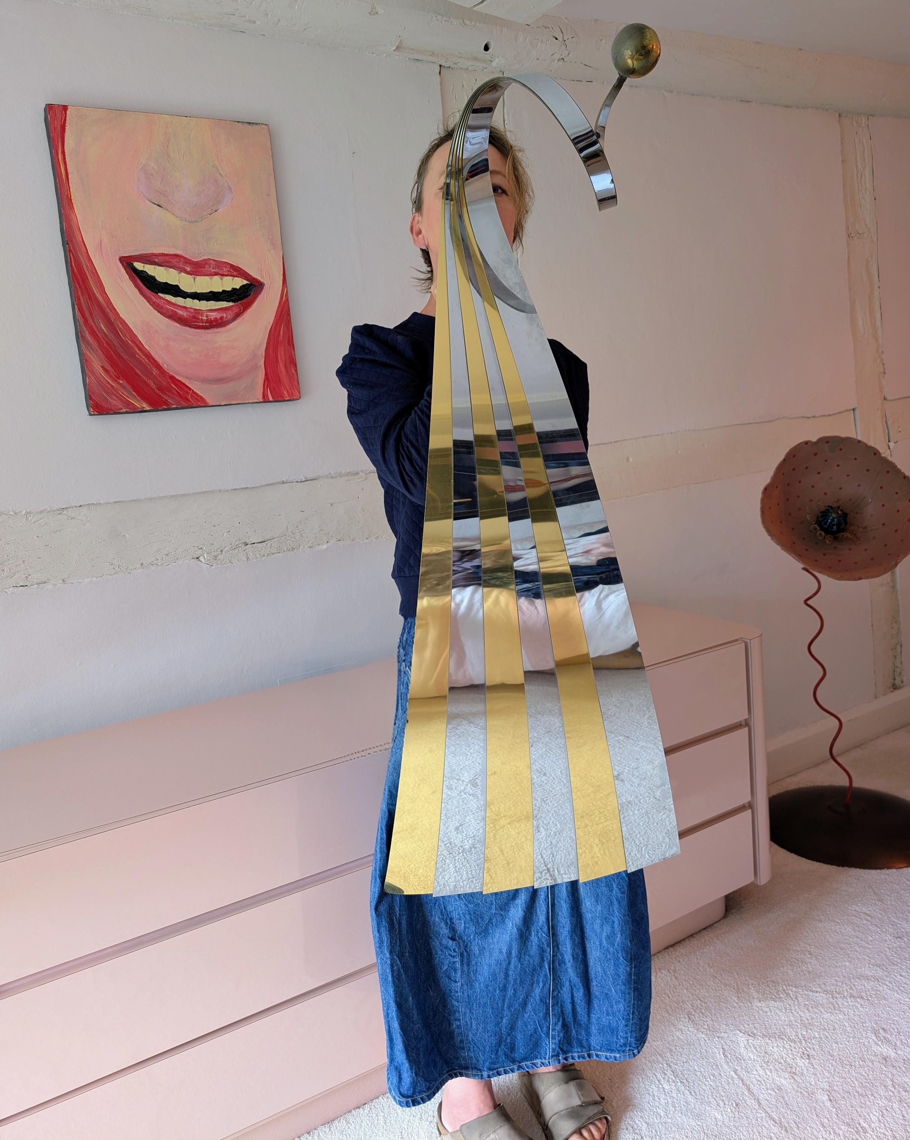 Rara escultura de pared posmoderna de cinta dorada y cromada de los años 80 de Curtis Jere, EE.UU. Estadounidense en venta