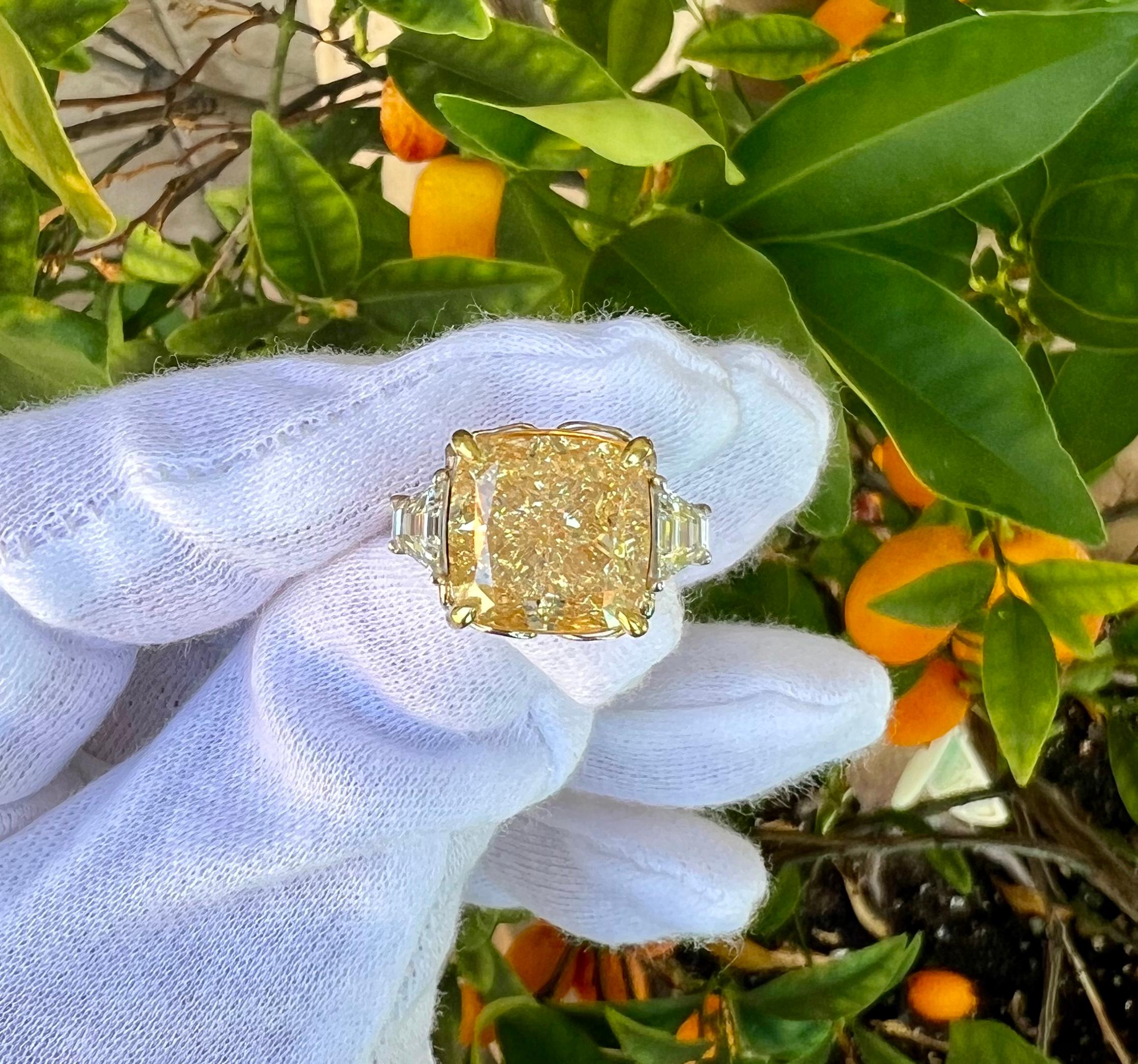 Contemporary Rare 8.88 Carat GIA Certified Internally Flawless Fancy Yellow Diamond Ring 