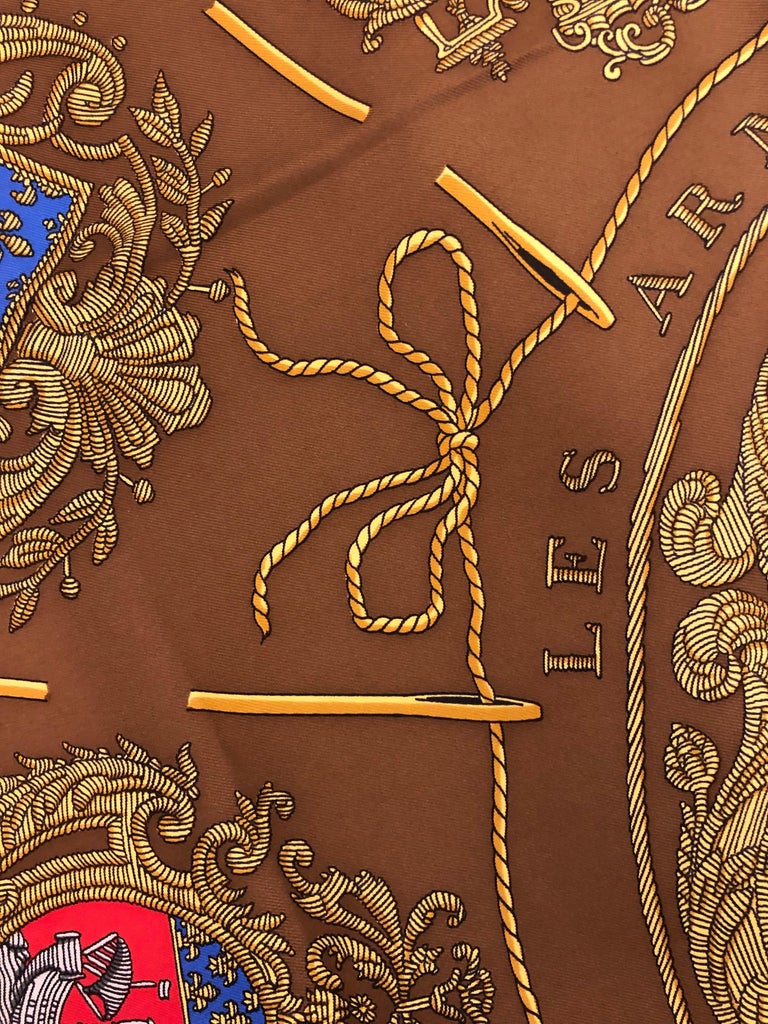 Rare 89/90 HERMES Les Armes de Paris Silk Twill Scarf by Hugo Grygkar w/box In Excellent Condition In Port Hope, ON