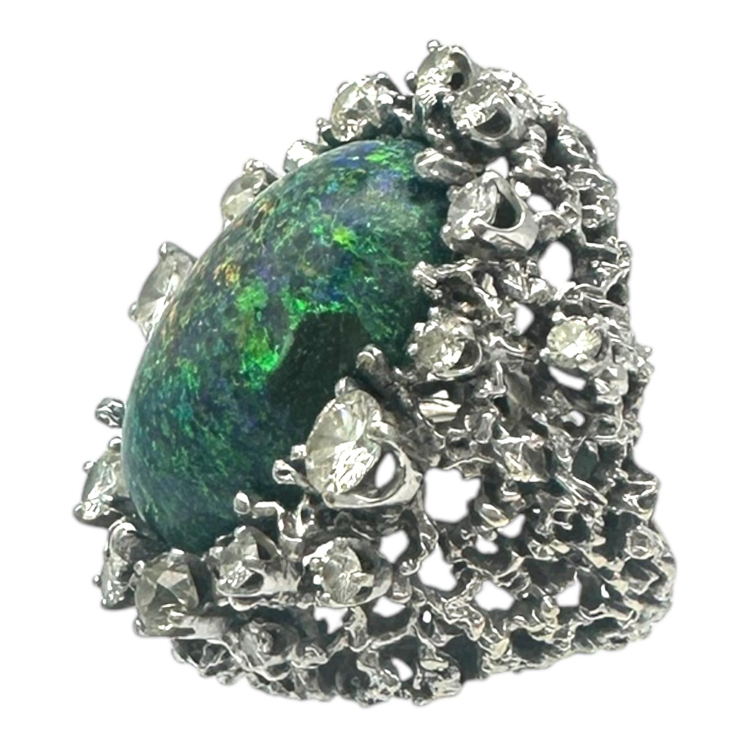 Artisan Rare opale noire australienne de 8 carats et 2,50 carats Bague en diamant en vente