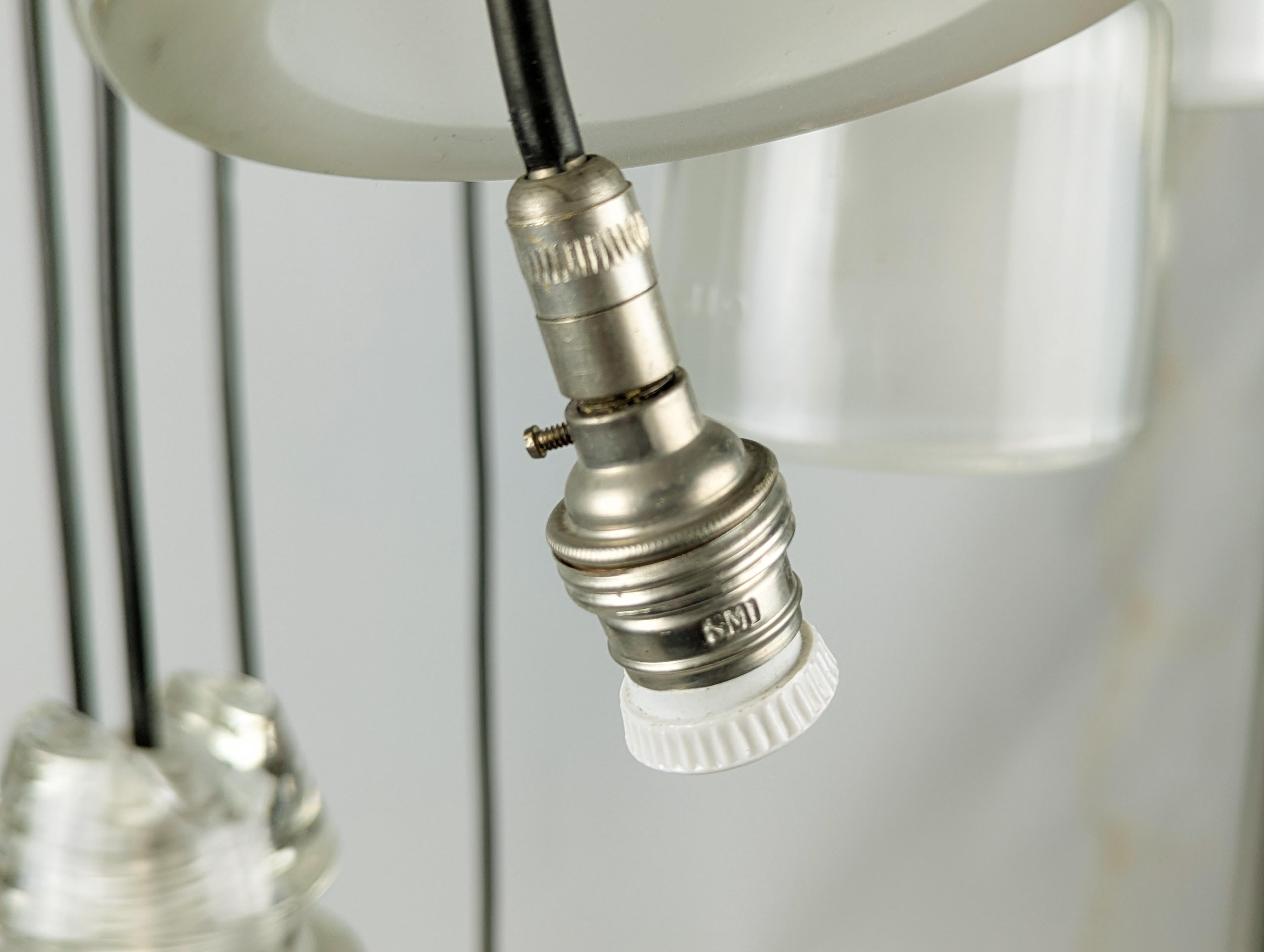 Raro lampadario a 9 luci in metallo placcato a nicchia e vetro modellato di Oluce, anni '60 in vendita 5