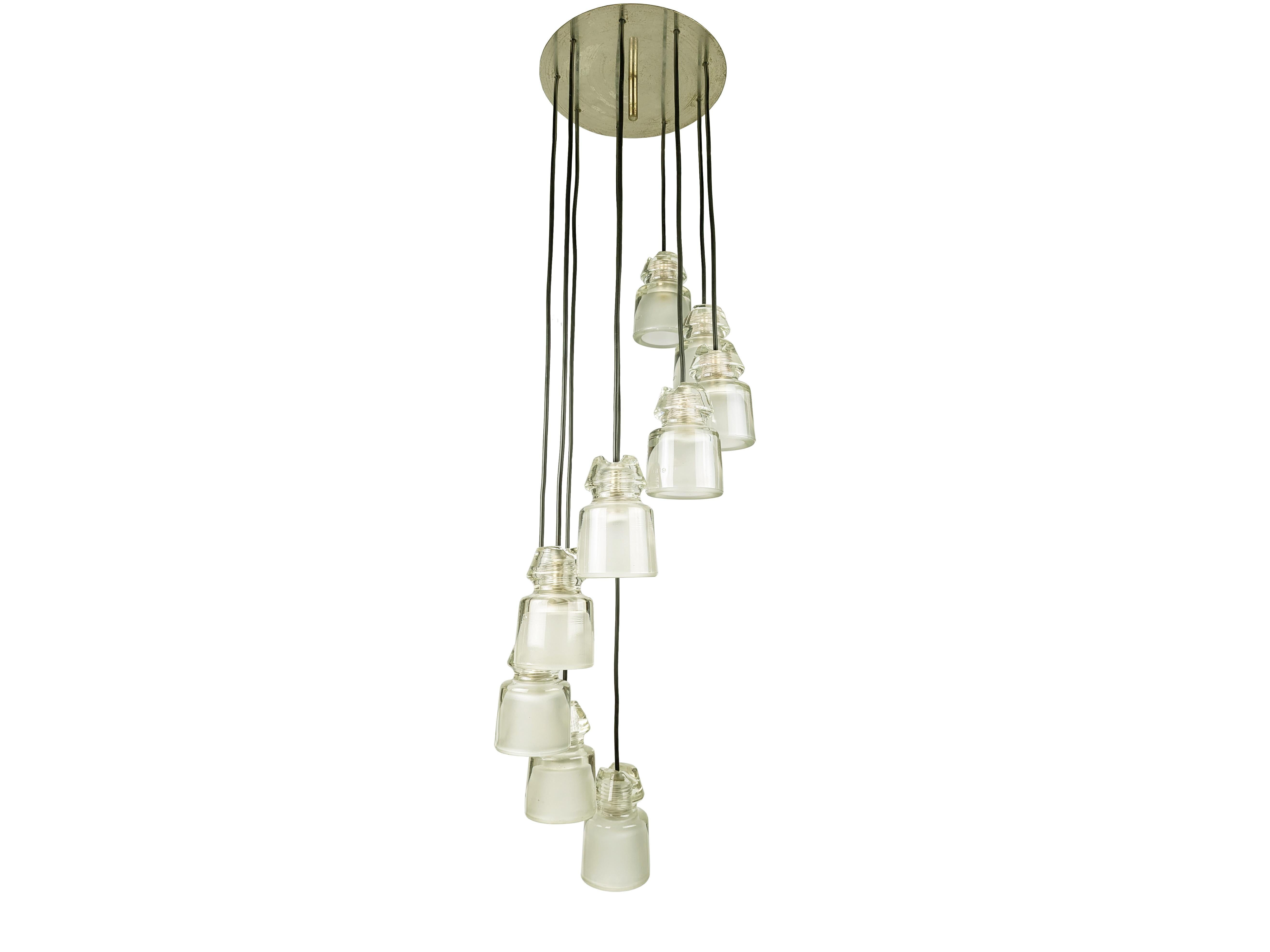 Raro lampadario a 9 luci in metallo placcato a nicchia e vetro modellato di Oluce, anni '60 in vendita 1