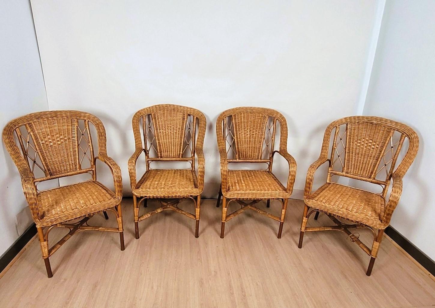 Beautiful rattan living room model, including 9 pieces: 4 armchairs, 1 table, 2 occasional tables and 2 small square tables / side tables

Mid-20th century living room with beautiful details, restorations to be expected, missing parts and