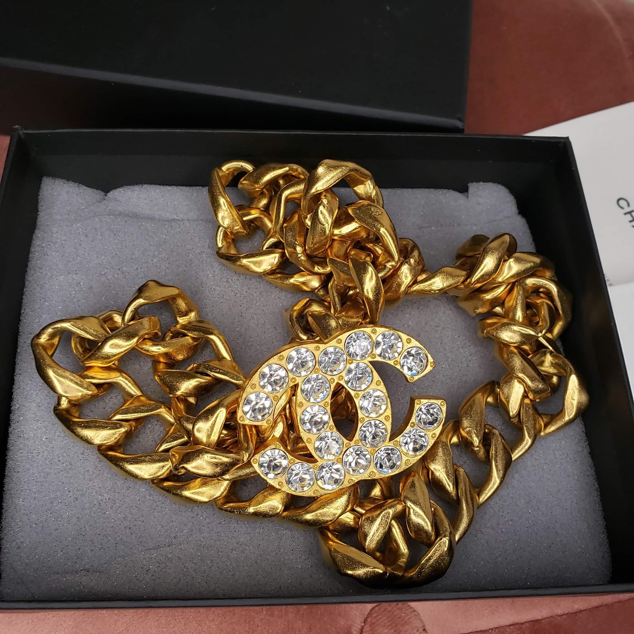Women's or Men's Rare 95P Gold Chanel Vintage Chain Choker Belt