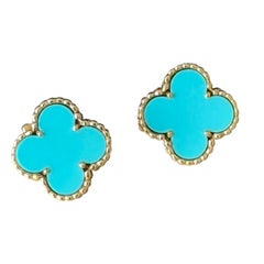 Raro: un paio di fermi per orecchie in turchese "Vintage Alhambra", di Van Cleef & Arpels