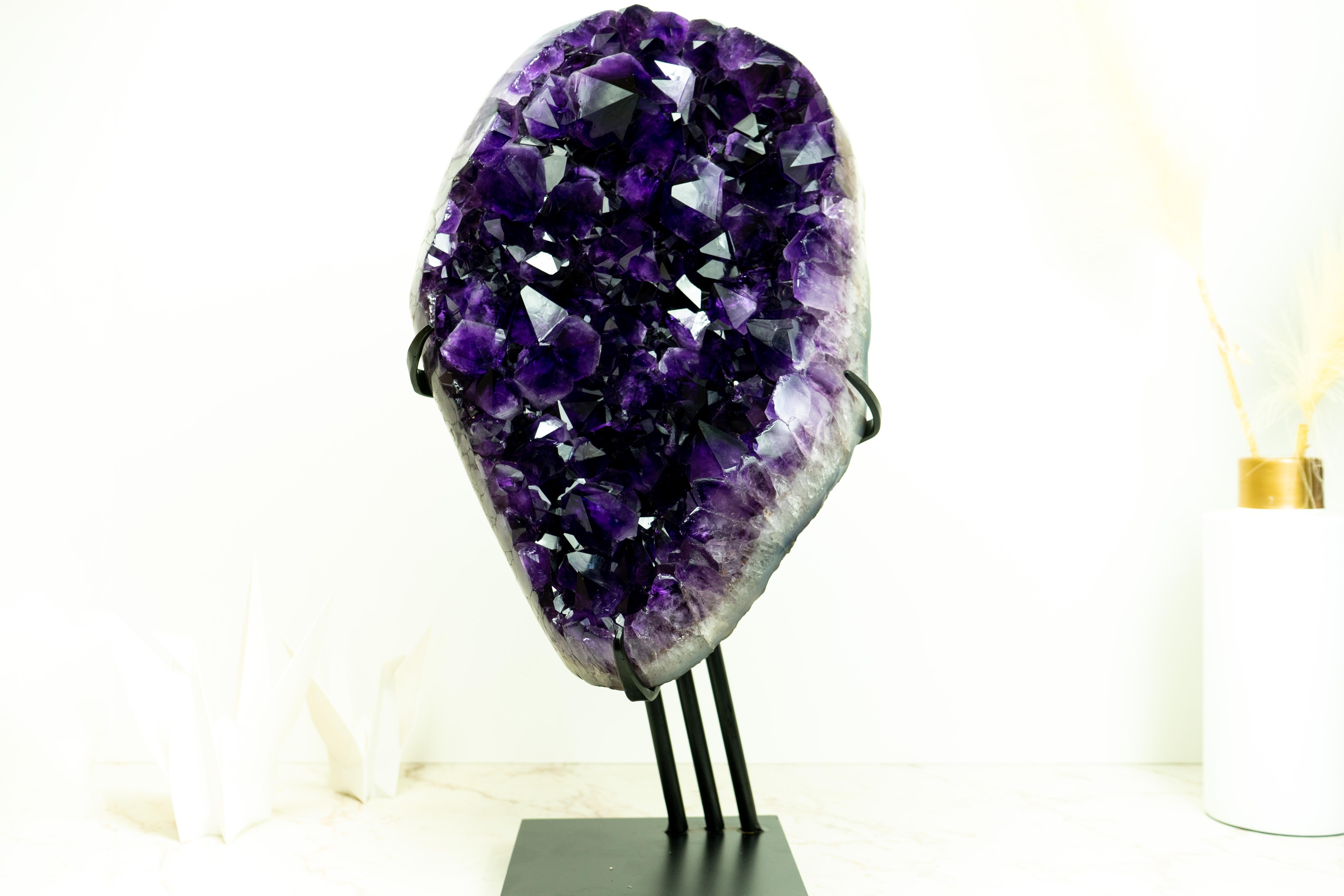 Rare AAA Amethyst Cluster with Large, Luxurious Grape Jelly Purple Druzy Points In New Condition For Sale In Ametista Do Sul, BR