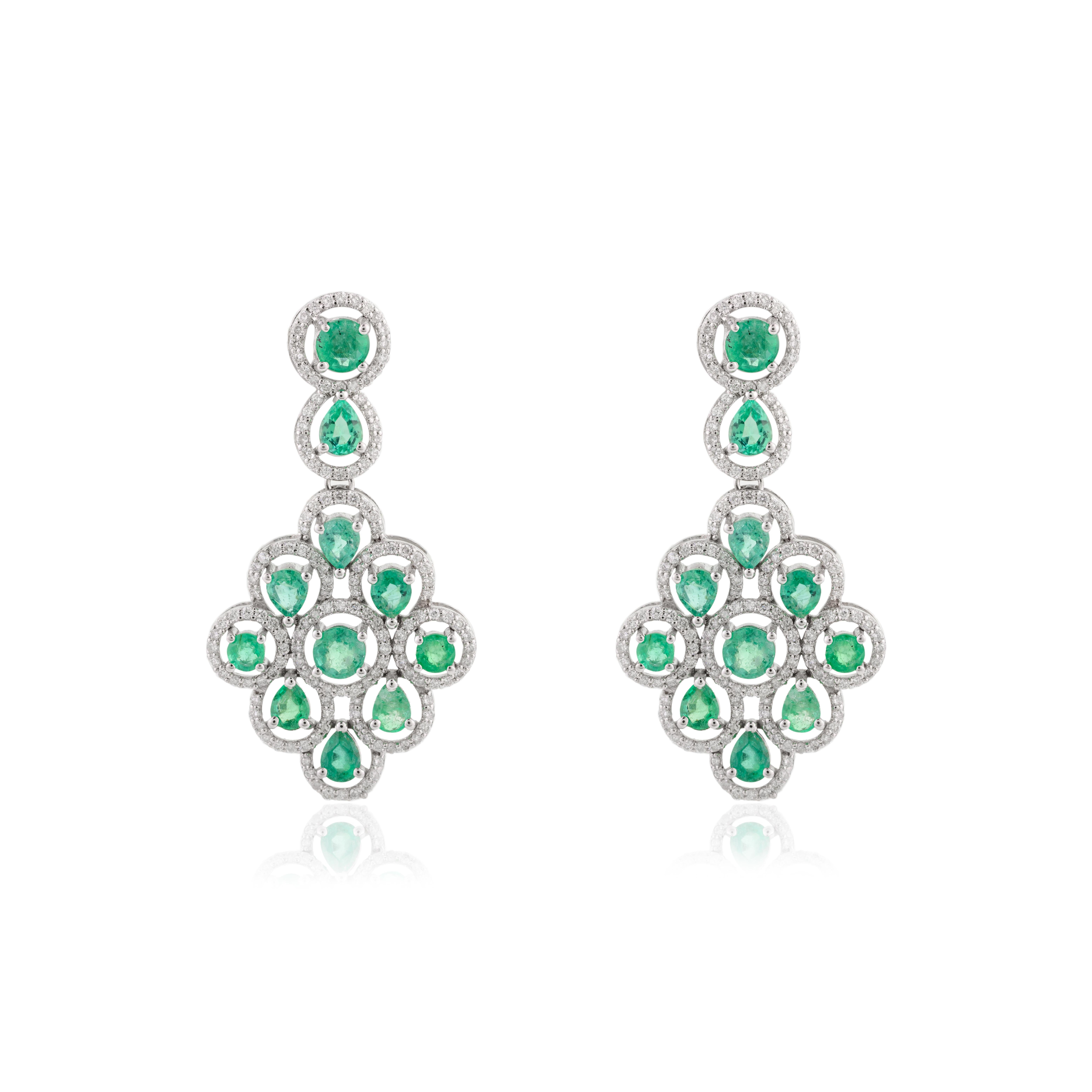 Seltene AAA Smaragd-Diamant-Halo-Hochzeits-Ohrringe aus 14k massivem Weißgold (Art déco) im Angebot