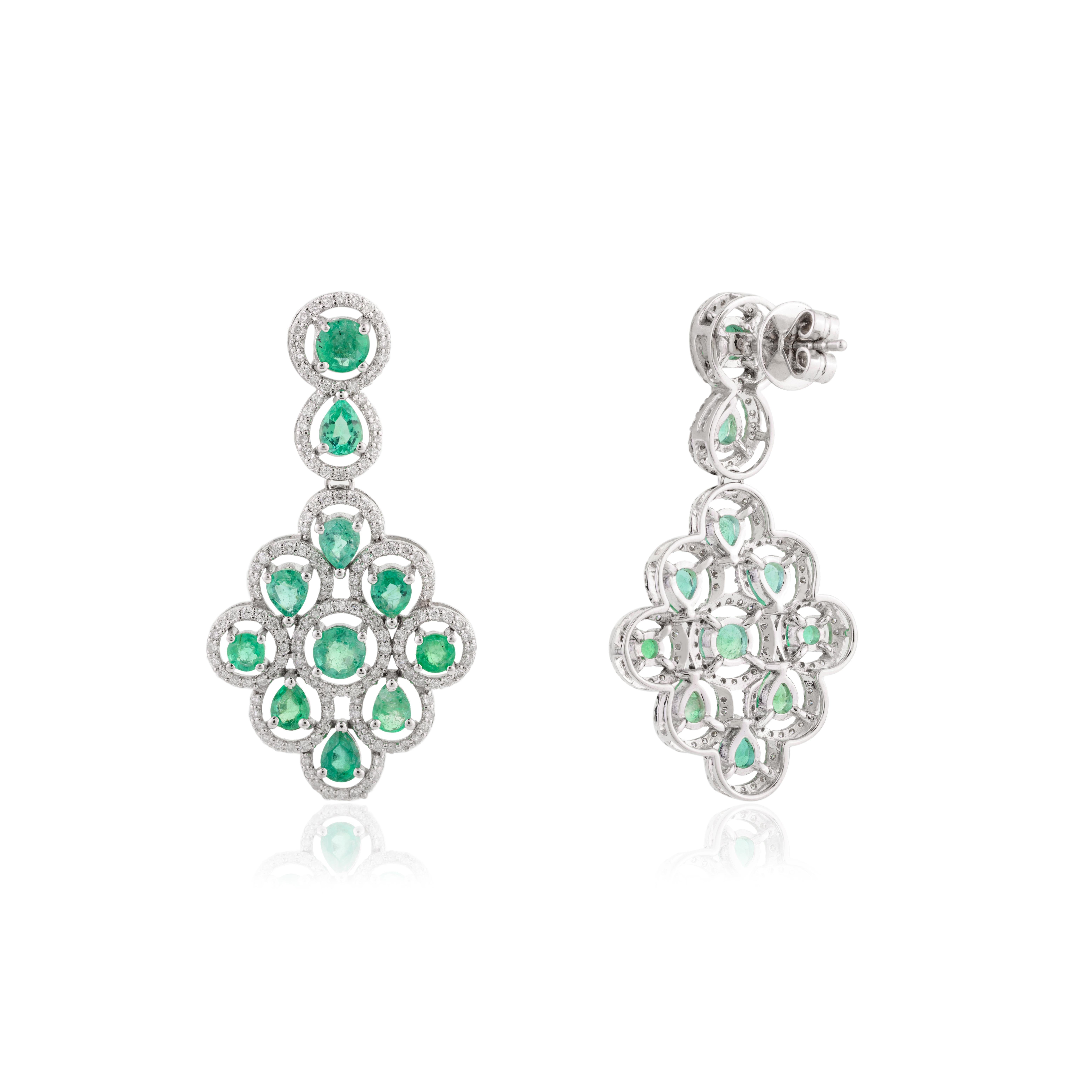 Seltene AAA Smaragd-Diamant-Halo-Hochzeits-Ohrringe aus 14k massivem Weißgold im Angebot 1