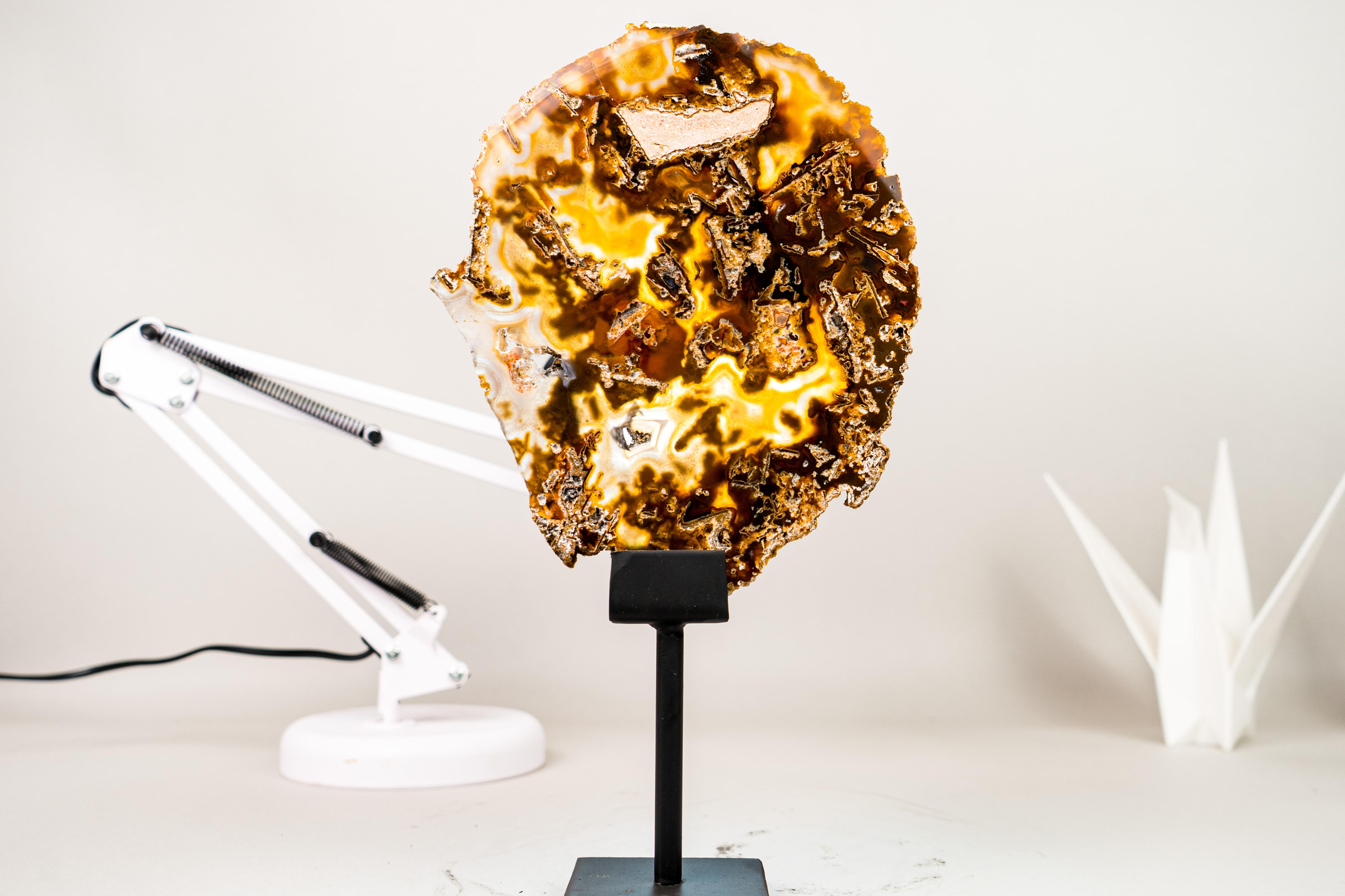 XXIe siècle et contemporain Rare Abstract Agate Slice - All-Natural Yellow, White and Black (Agate abstraite jaune, blanche et noire) en vente