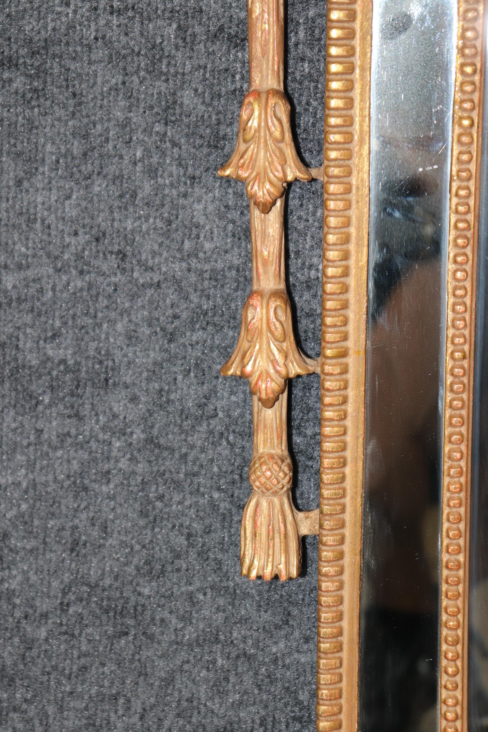Noce Raro specchio Adams con faretra di uccelli intagliati, arco e arrow, circa 1940 in vendita