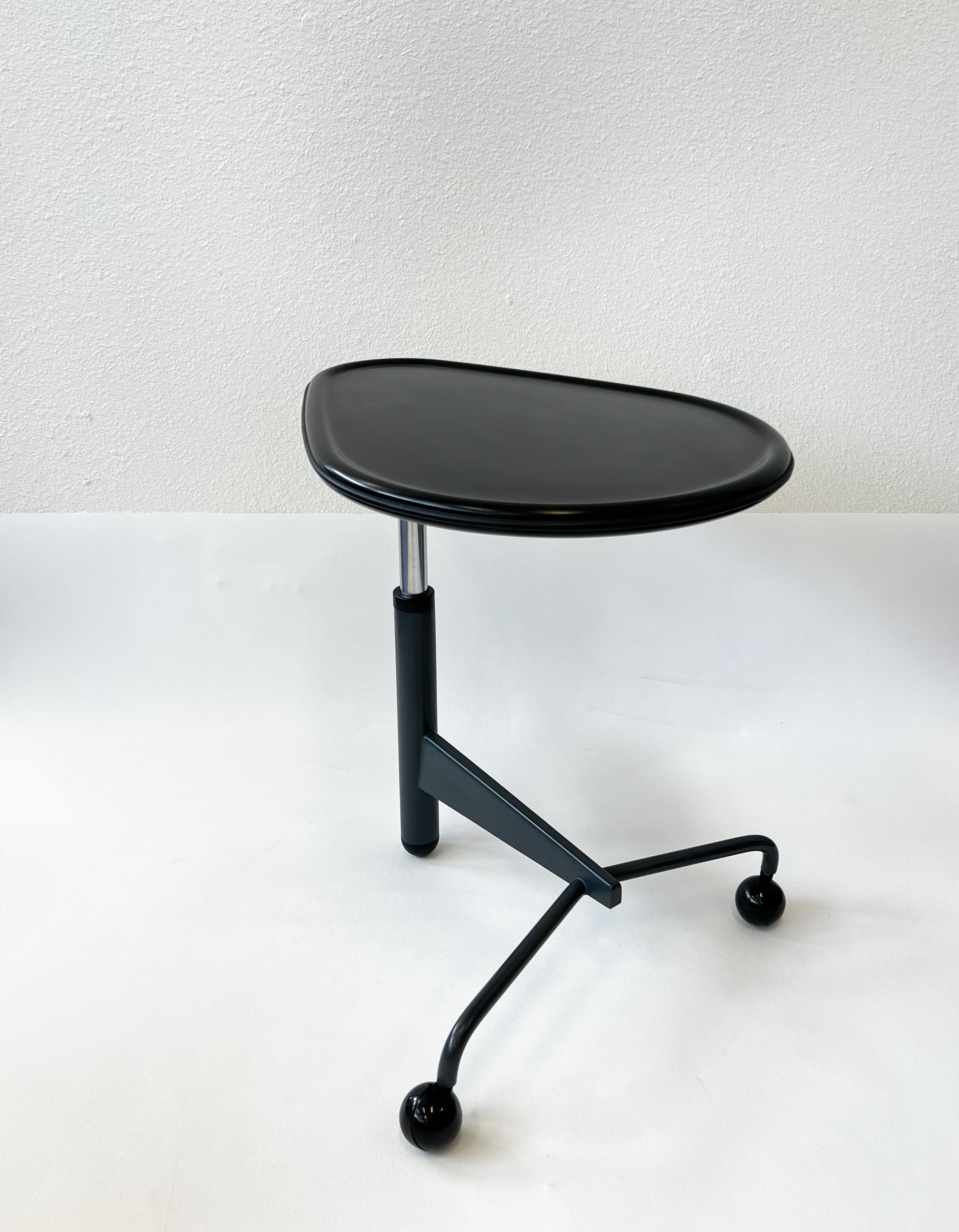 Verstellbarer Cassina-Beistelltisch „Kick“ von Toshiyuki Kita, selten (Postmoderne) im Angebot