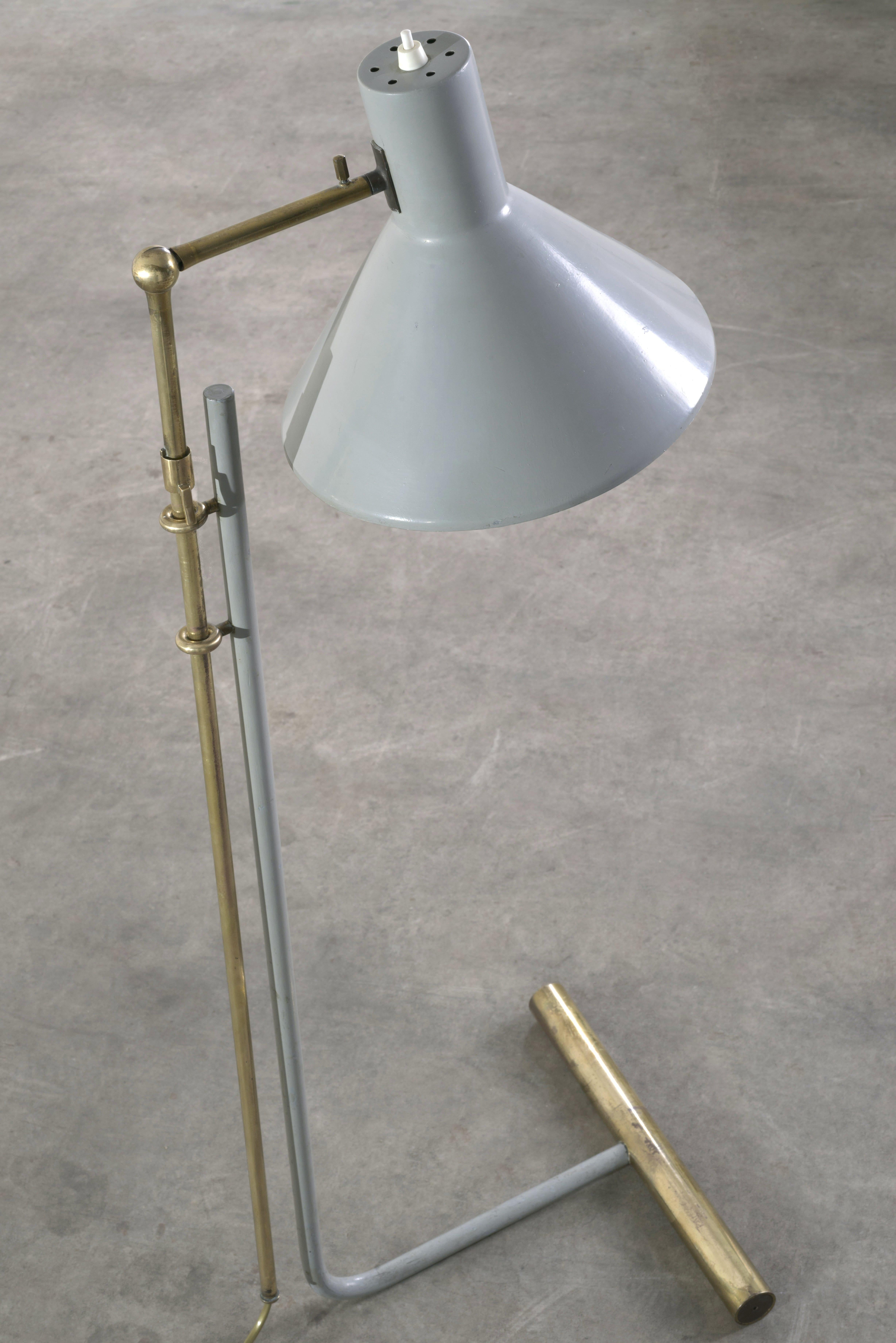 Rare Adjustable Floor Lamp Mod. 1045 by Gino Sarfatti For Sale 2