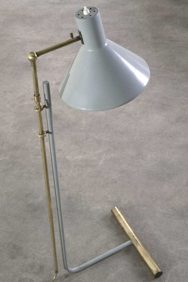 Rare Adjustable Floor Lamp Mod. 1045 by Gino Sarfatti For Sale 3