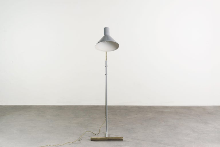 Mid-Century Modern Rare Adjustable Floor Lamp Mod. 1045 by Gino Sarfatti For Sale