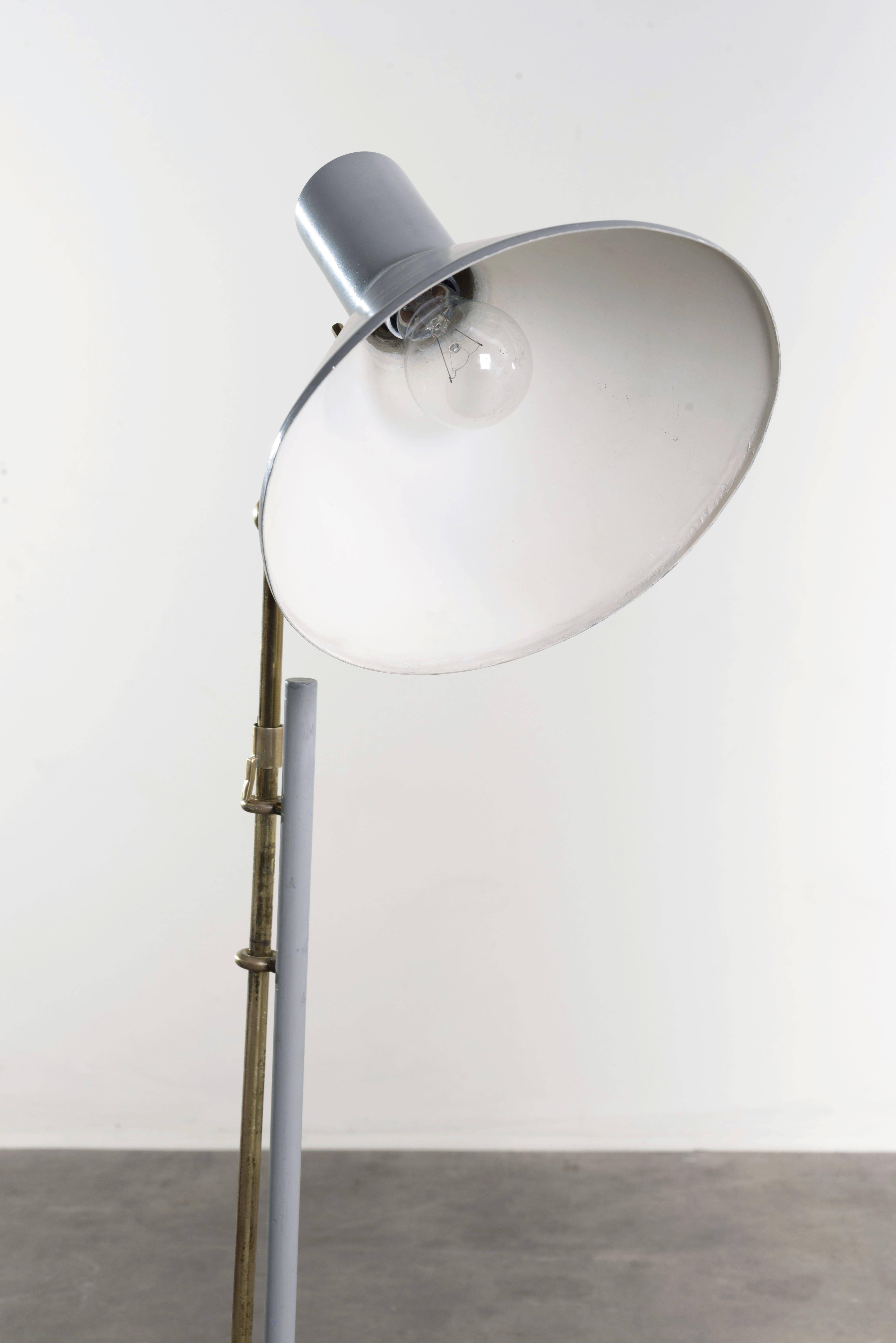 Milieu du XXe siècle Rare lampadaire réglable Mod. 1045 de Gino Sarfatti en vente