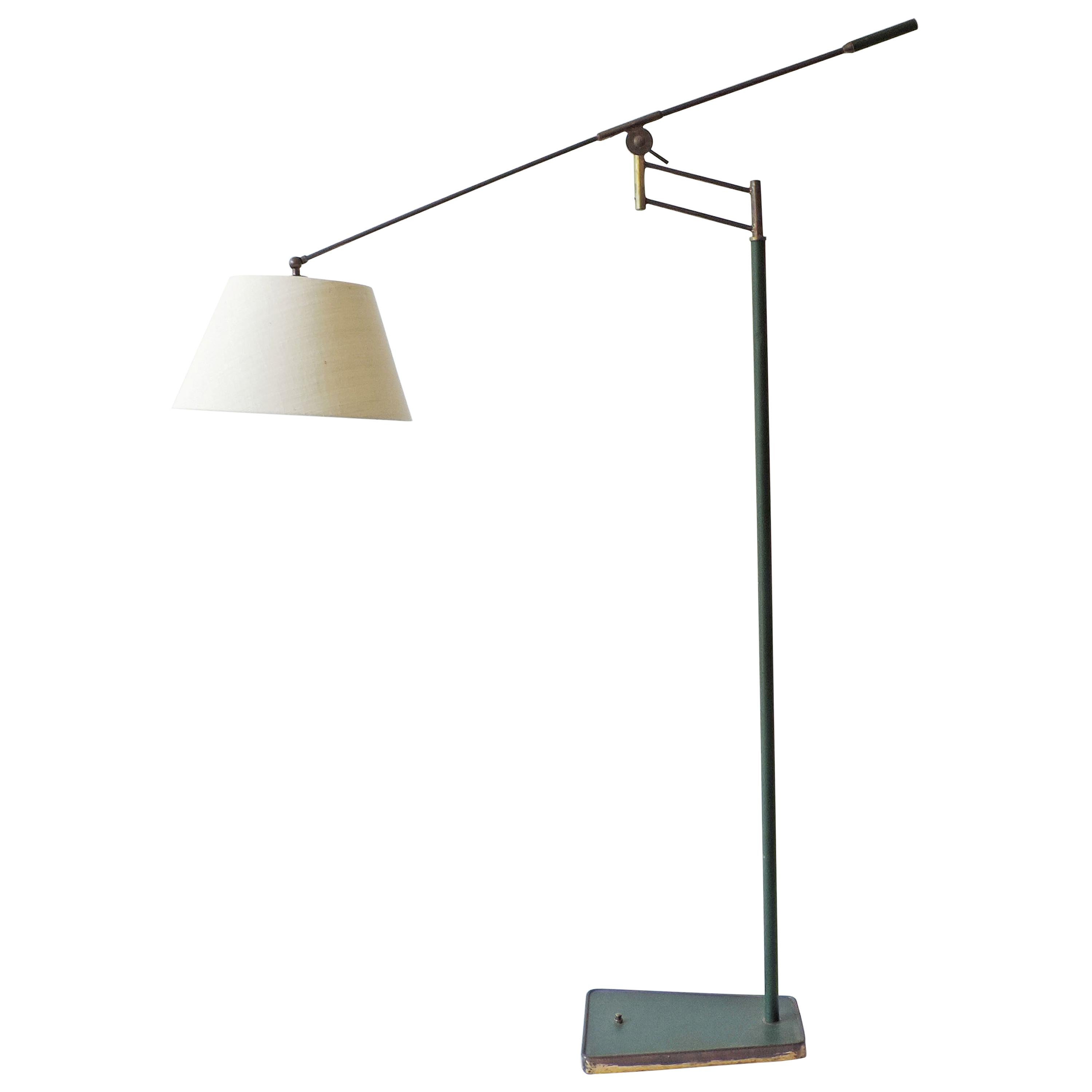 Verstellbare italienische Stehlampe aus Messing und grünem Kunstleder, 1940er Jahre, rar im Angebot