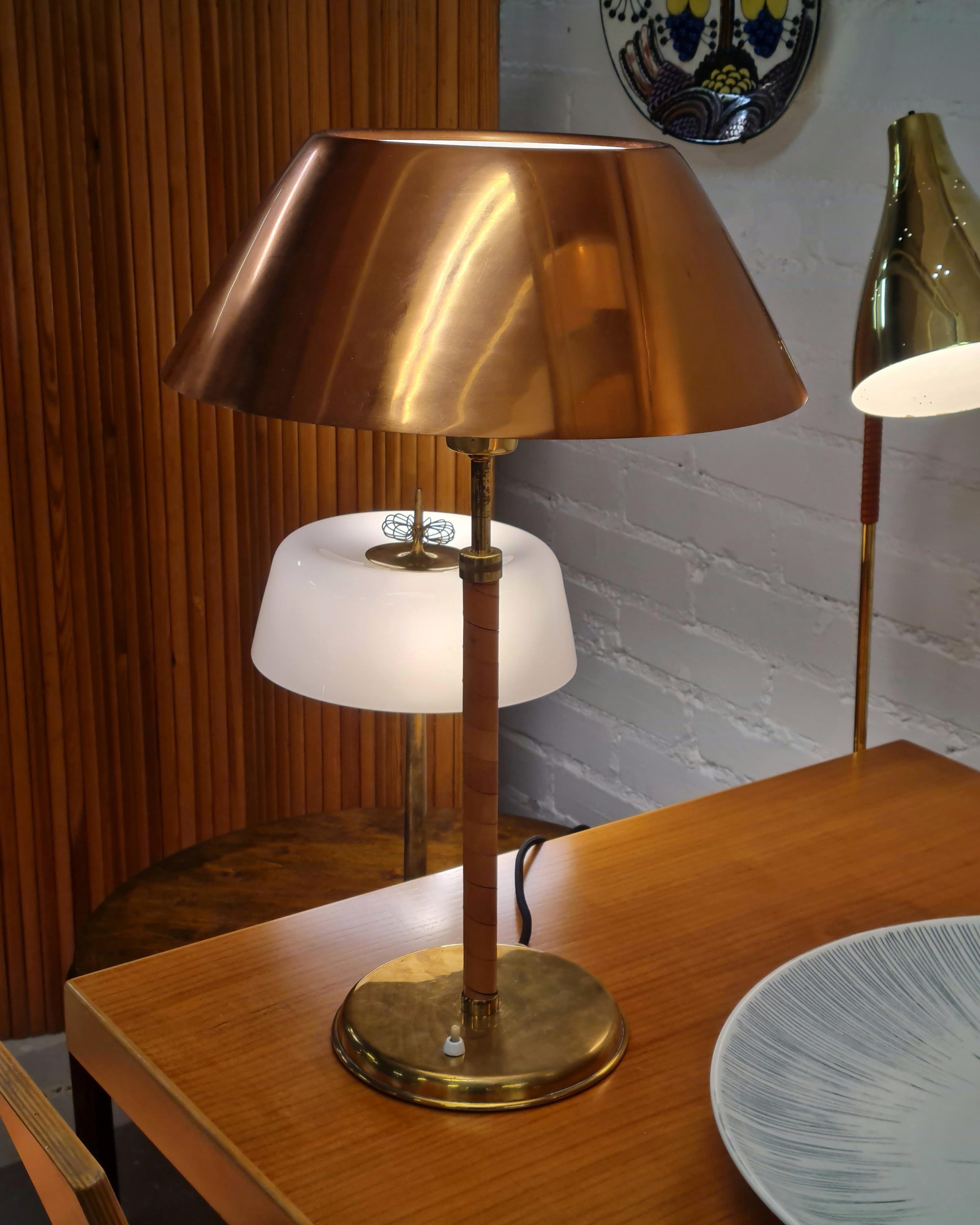 Lisa Johansson-Pape Lámpara de Sobremesa Ajustable Ihanne, Cobre, Latón y Cuero, Orno en venta 4