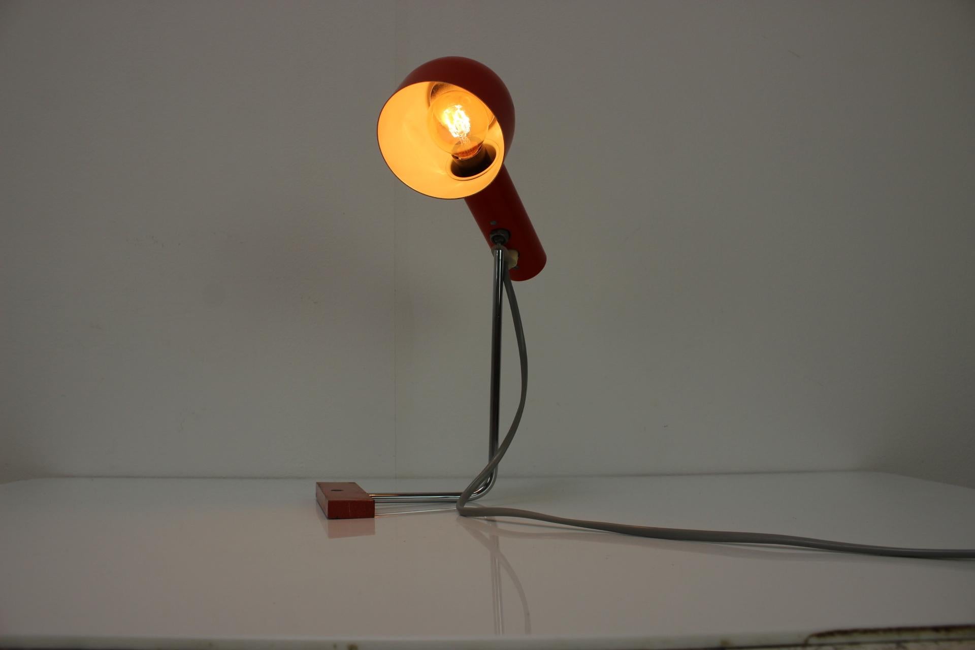 Made in the 1960's by Napako, Czechoslovakia.
Clean lamp to light up your room and experiment with.
Made of metal and chrome.
Fully functional, repolished, cleaned, in original condition, with signs of use (shown in the pictures posted).