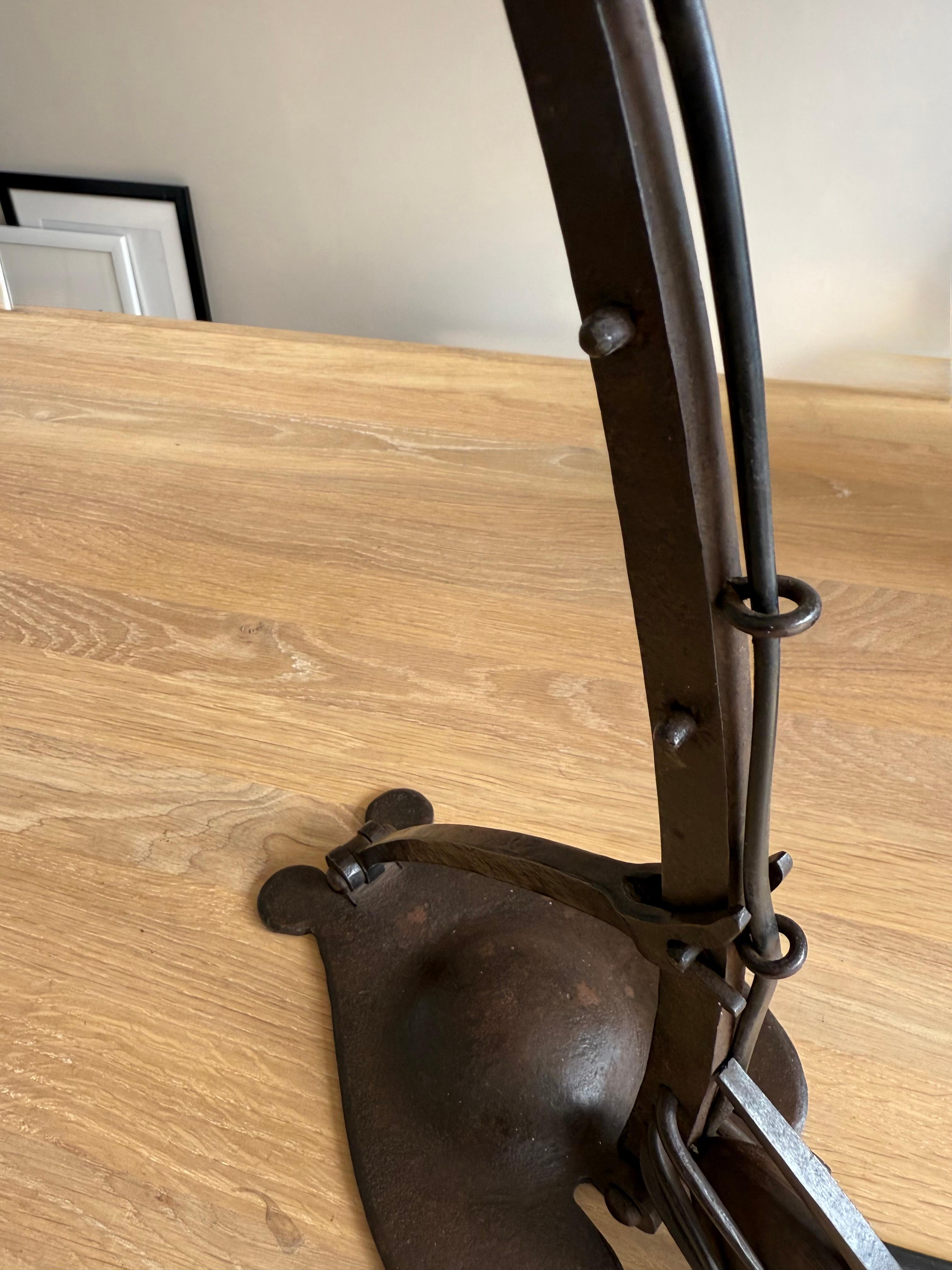 Seltene verstellbare schmiedeeiserne Schreibtisch- oder Klavierlampe  Amsterdamse School, ca. 1910er-Jahre im Angebot 6