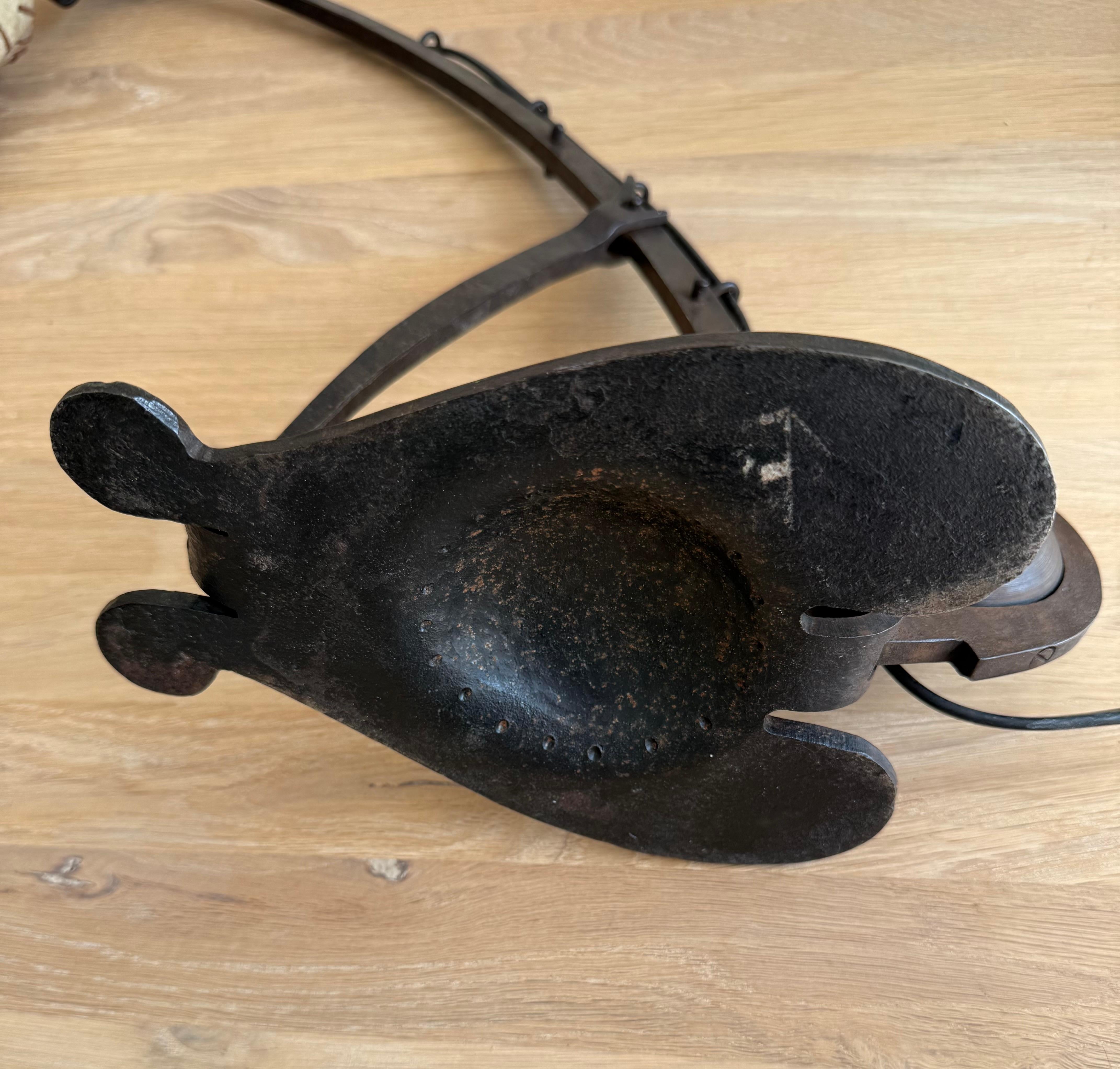 Seltene verstellbare schmiedeeiserne Schreibtisch- oder Klavierlampe  Amsterdamse School, ca. 1910er-Jahre im Angebot 10